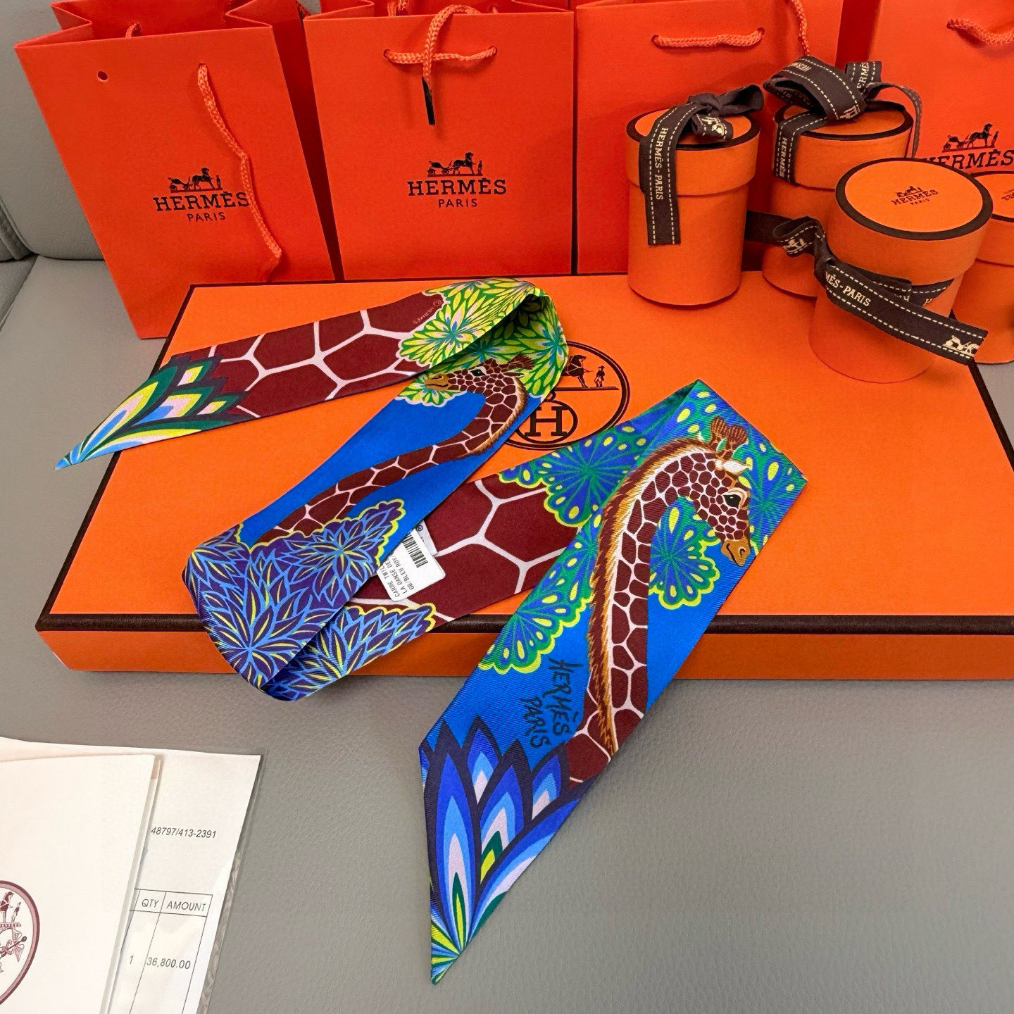 。爱马仕Hermes “美惠三女神”Twilly小丝巾
Twilly小丝巾（100%桑蚕丝）重磅18姆米