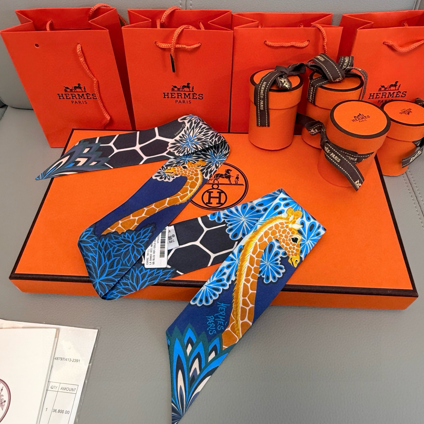 。爱马仕Hermes “美惠三女神”Twilly小丝巾
Twilly小丝巾（100%桑蚕丝）重磅18姆米