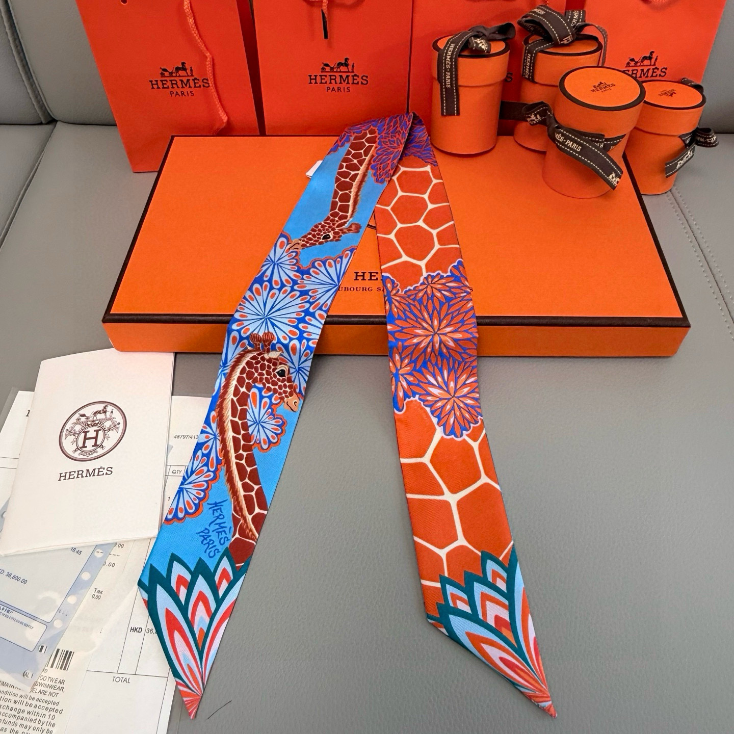 。爱马仕Hermes “美惠三女神”Twilly小丝巾
Twilly小丝巾（100%桑蚕丝）重磅18姆米