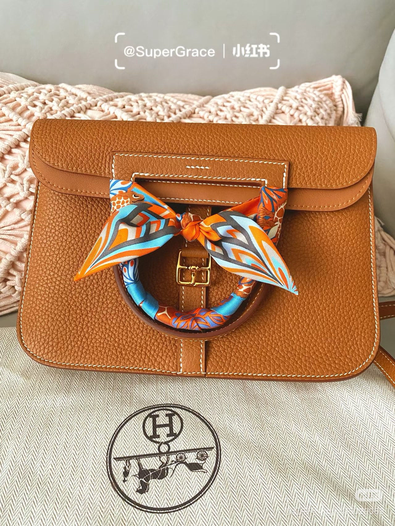 。爱马仕Hermes “美惠三女神”Twilly小丝巾
Twilly小丝巾（100%桑蚕丝）重磅18姆米