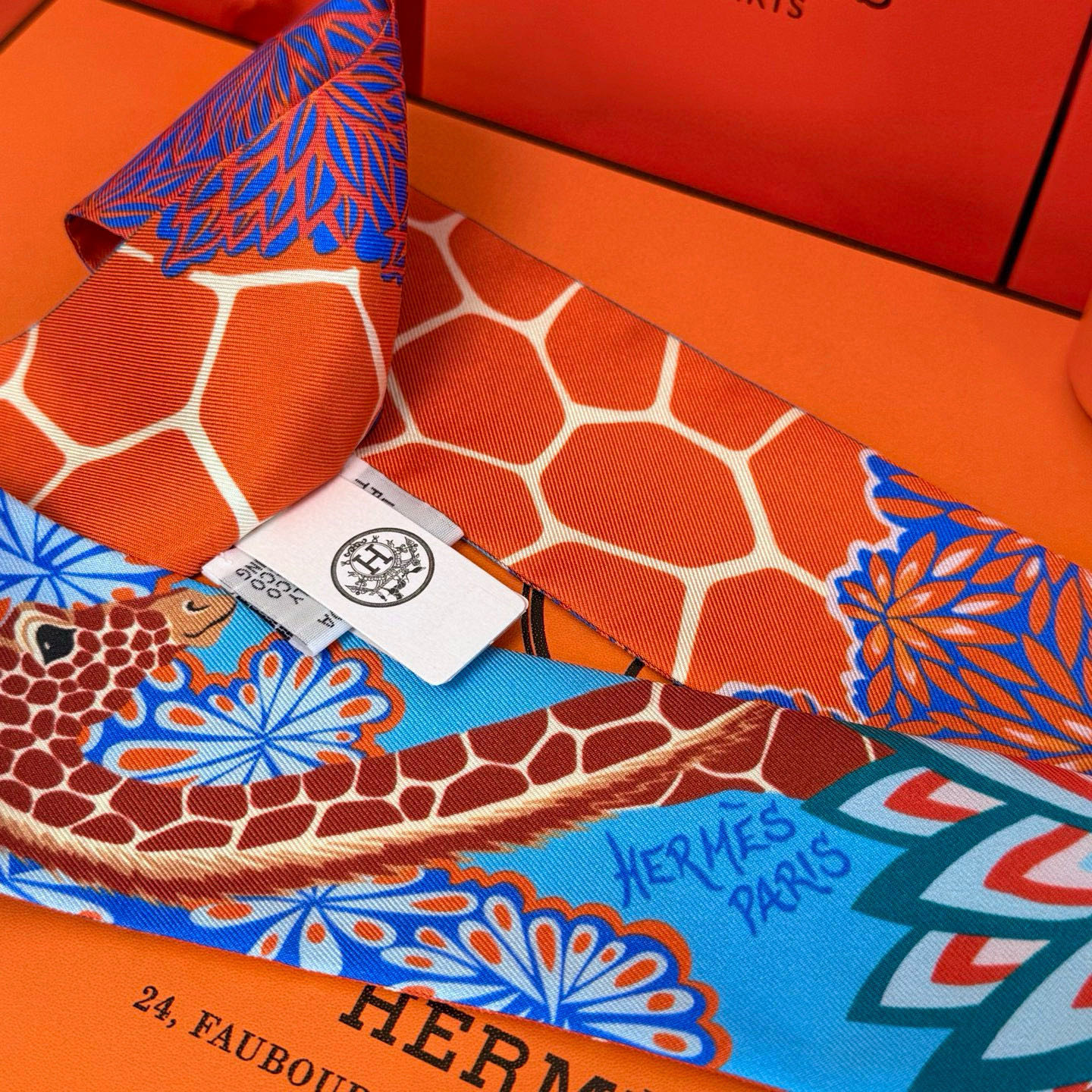 。爱马仕Hermes “美惠三女神”Twilly小丝巾
Twilly小丝巾（100%桑蚕丝）重磅18姆米