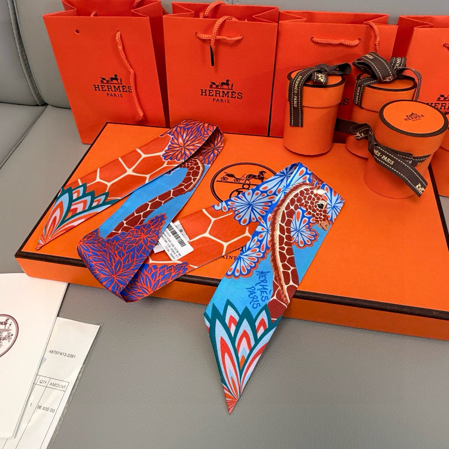 。爱马仕Hermes “美惠三女神”Twilly小丝巾
Twilly小丝巾（100%桑蚕丝）重磅18姆米