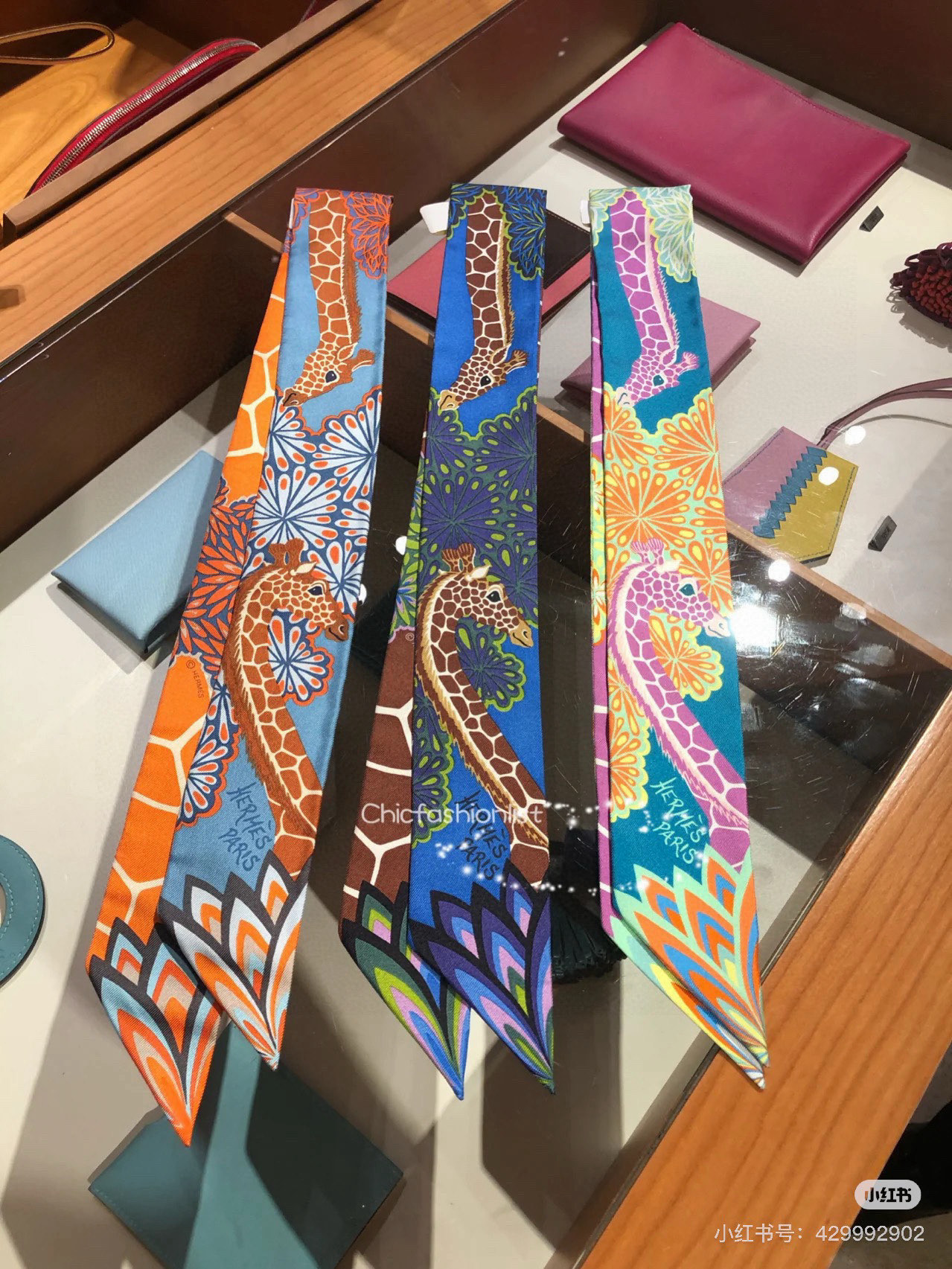 。爱马仕Hermes “美惠三女神”Twilly小丝巾
Twilly小丝巾（100%桑蚕丝）重磅18姆米