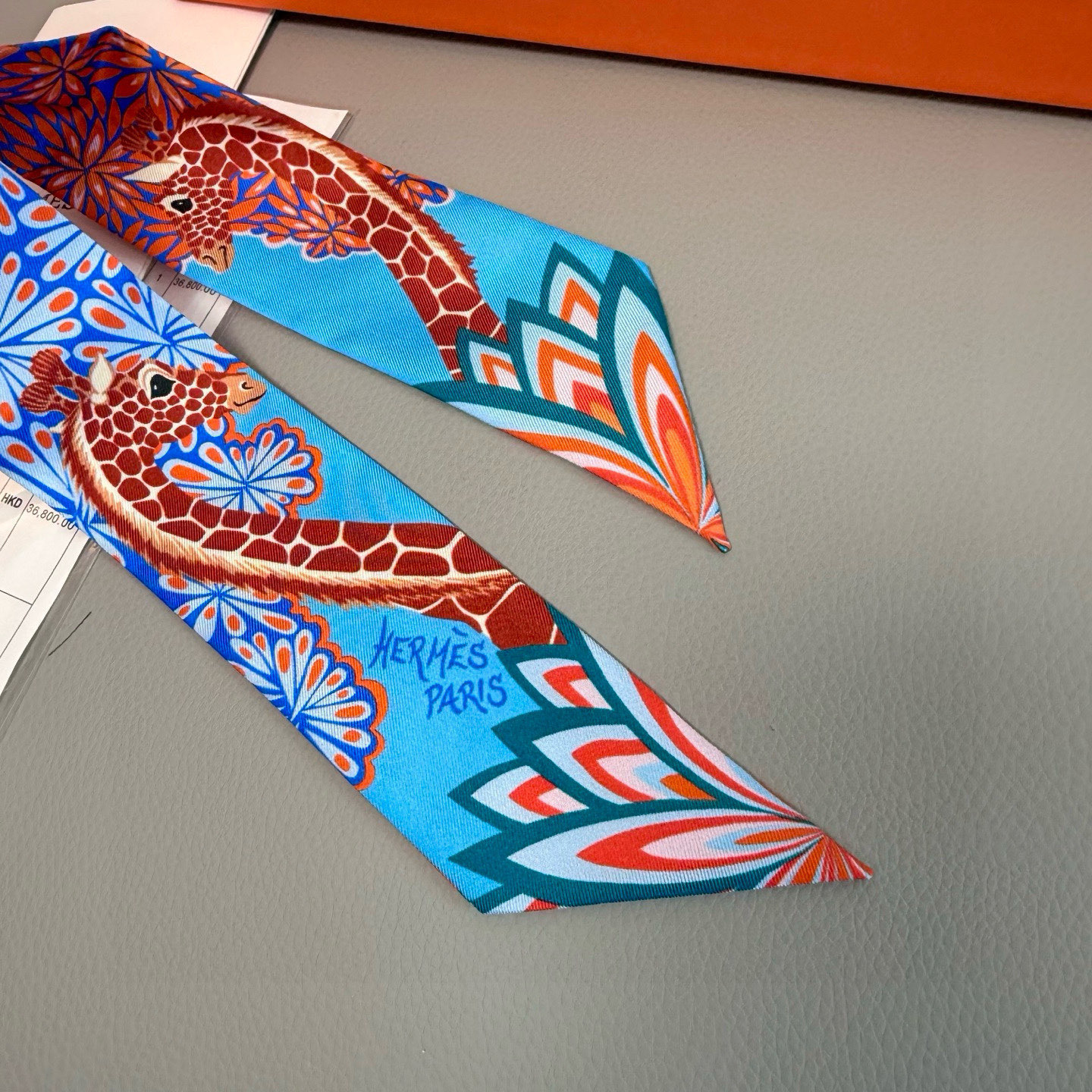 。爱马仕Hermes “美惠三女神”Twilly小丝巾
Twilly小丝巾（100%桑蚕丝）重磅18姆米