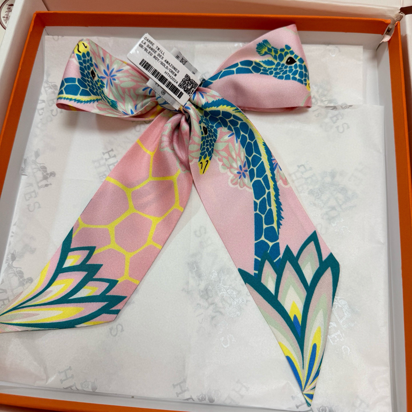 。爱马仕Hermes “美惠三女神”Twilly小丝巾
Twilly小丝巾（100%桑蚕丝）重磅18姆米