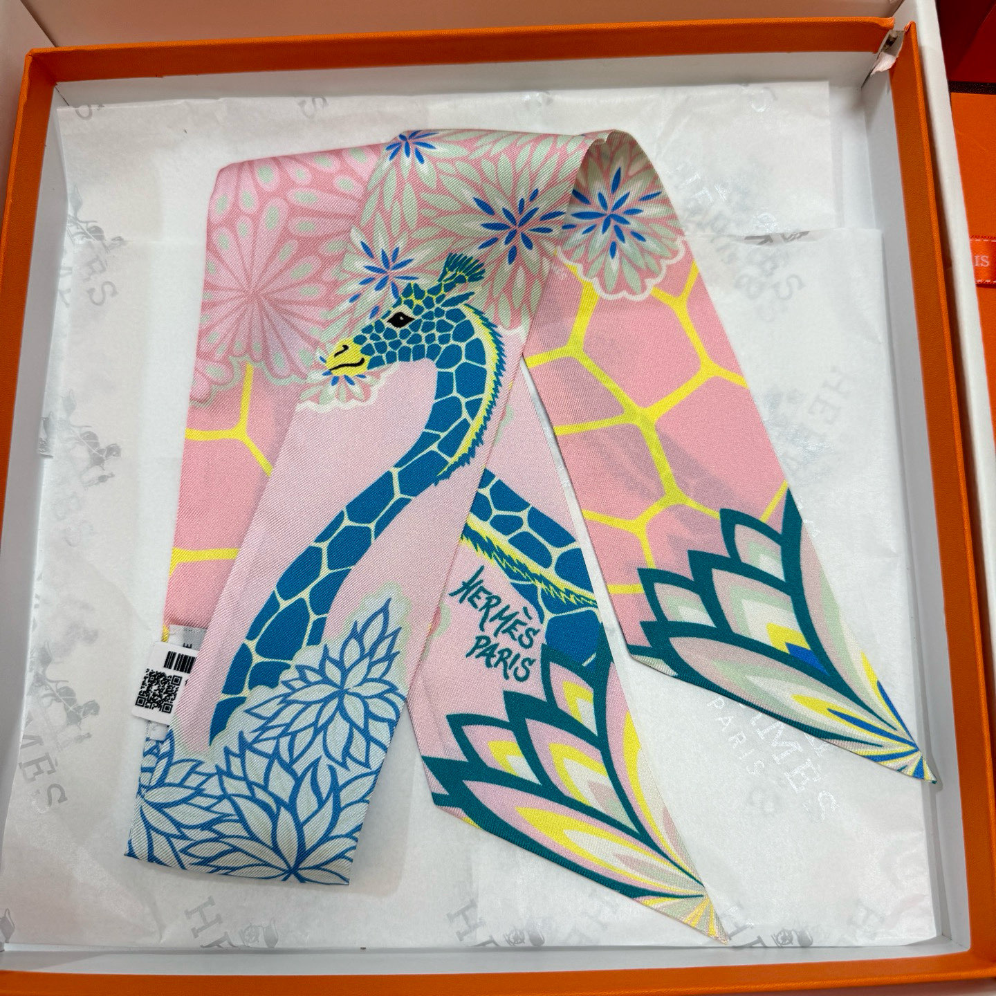 。爱马仕Hermes “美惠三女神”Twilly小丝巾
Twilly小丝巾（100%桑蚕丝）重磅18姆米