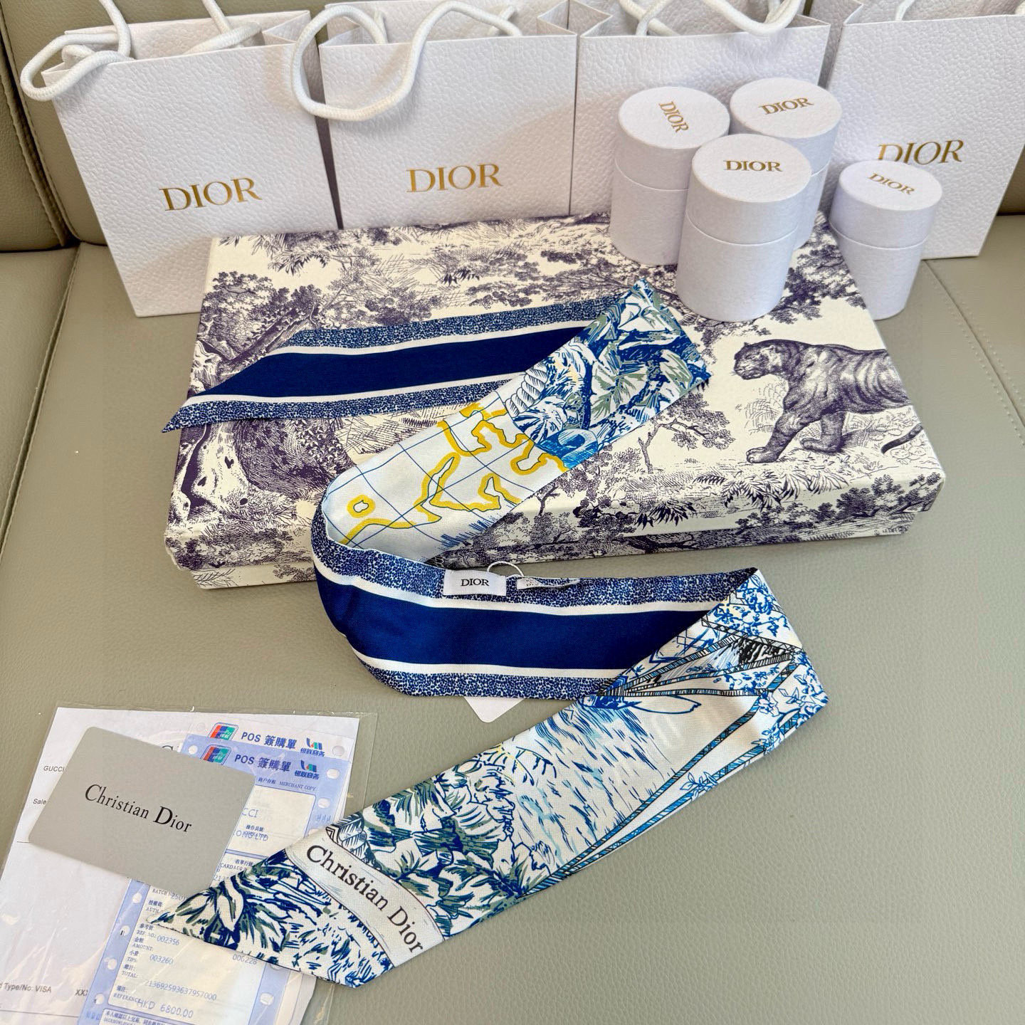 。迪奥Rêve d'Infini丝带！为经典标识注入梦幻元素，全新演绎 Christian Dior 钟