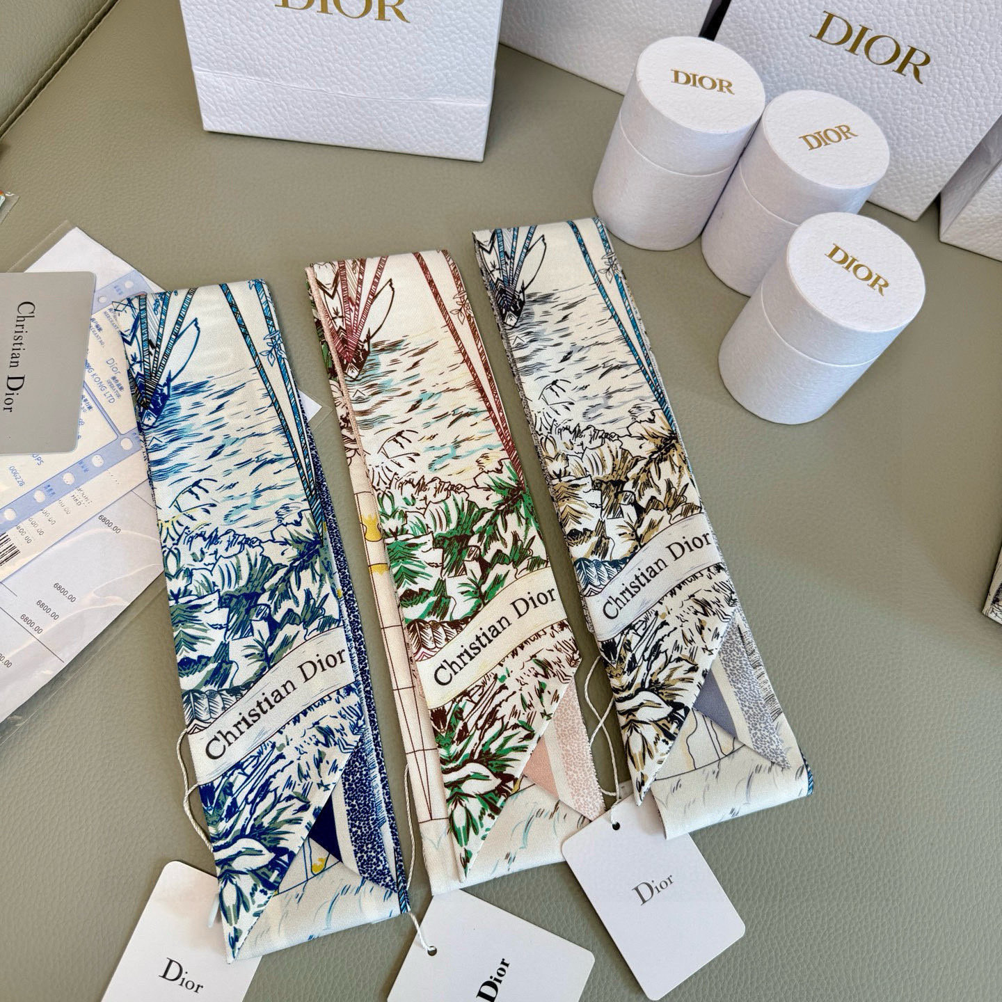 。迪奥Rêve d'Infini丝带！为经典标识注入梦幻元素，全新演绎 Christian Dior 钟