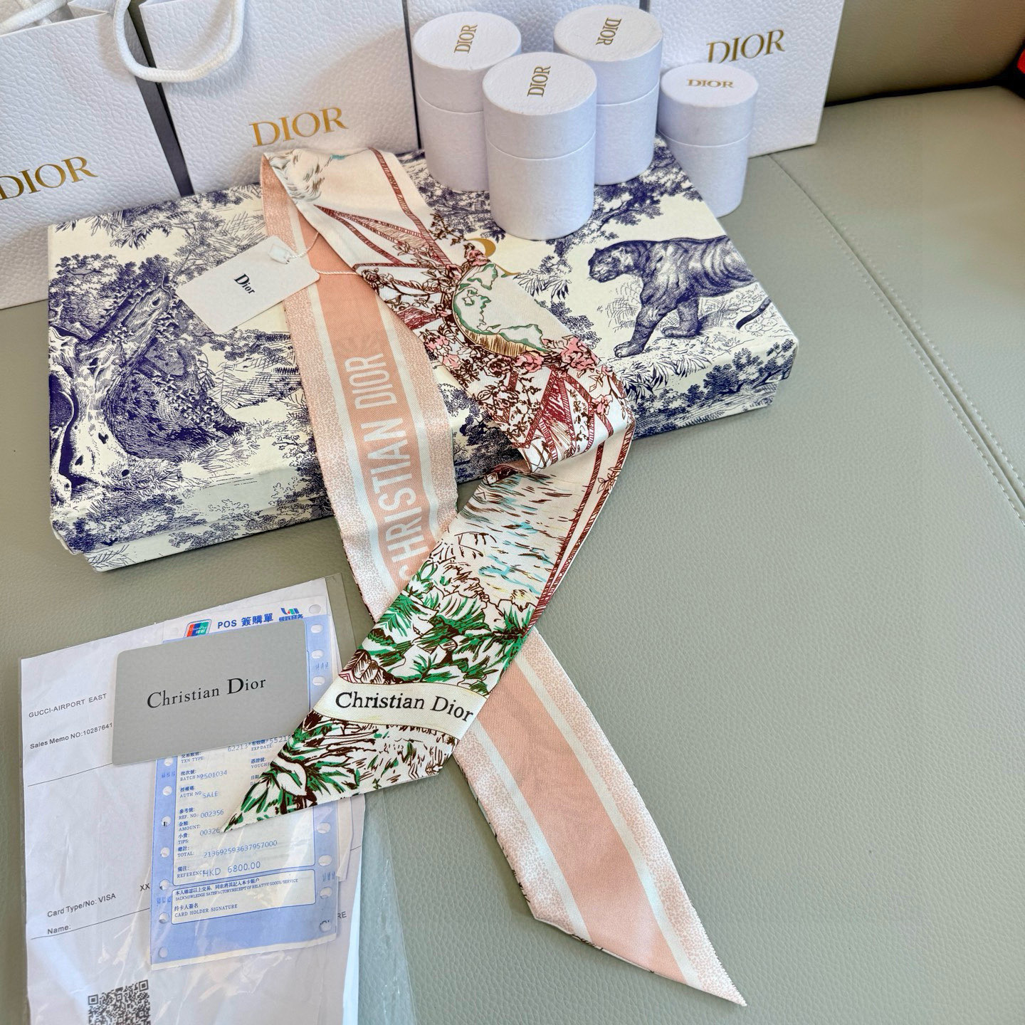。迪奥Rêve d'Infini丝带！为经典标识注入梦幻元素，全新演绎 Christian Dior 钟