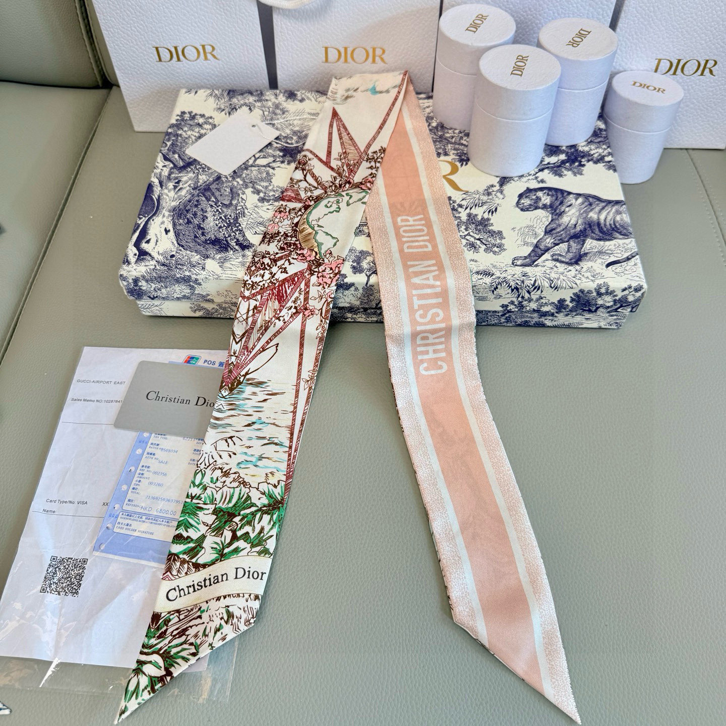 。迪奥Rêve d'Infini丝带！为经典标识注入梦幻元素，全新演绎 Christian Dior 钟