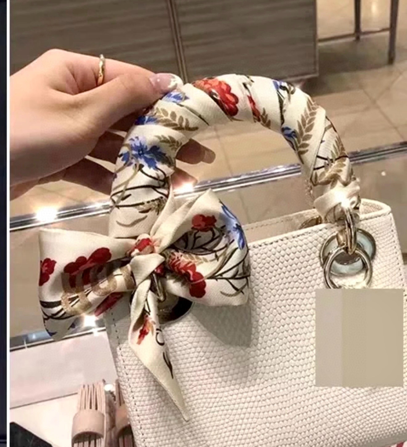 NO:379210,This mulberry silk scarf has a gorgeous pattern like a spring garden, colorful and yet elegant. The light fabric of imitation silk dances with the wind, as if wearing the beauty of nature on your body. Whether it is paired with a simple T-shirt or an elegant dress, it can instantly illuminate the overall look!  scarf, streamer, hair tie, skirts, tees, t-shirt, real silk19860909批这款桑扶花丝巾,图案绚烂如春日花园,色彩斑斓又不失气质. 仿真丝轻盈面料随风舞动,仿佛把大自然的美丽都穿戴在了身上. 无论是搭配简约T恤还是优雅连衣裙,都能瞬间点亮整体Look！丝巾,飘带，发束,skirts,tees，t-shirt,real silk,accessory