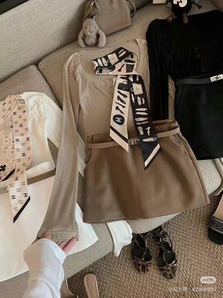 NO:379219,The same counter model!  Chanel hairband/streamer style!  It can be used as a small scarf, tied hair, tied with handbags, tied to wrist decoration!  Multifunctional matching is available for you!  Double-sided twill silk!  Specifications 6*120!  Silk scarf, streamer, hair tie, chanel, real silk19860909批专柜同款！香奈儿束发带/飘带款！可当小围巾,绑头发,绑手袋,绑在手腕装饰！多功能随便你搭配！双面斜纹真丝！规格6*120！丝巾,飘带，发束,chanel,real silk,accessory