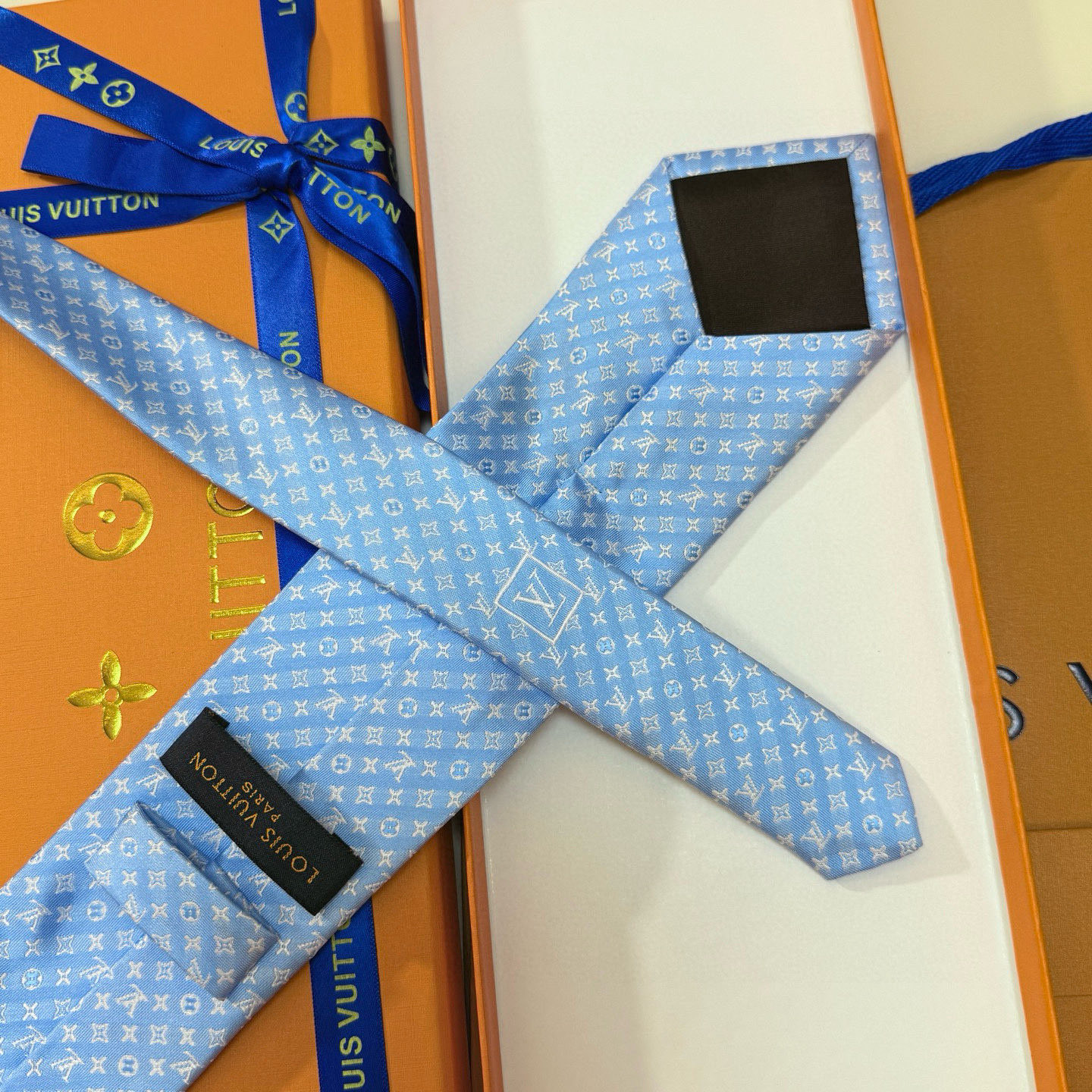 特价💰男士领带系列【L标识花纹领带】👔👔，稀有😻😻Monogram Classic领带将经典路易威登风格