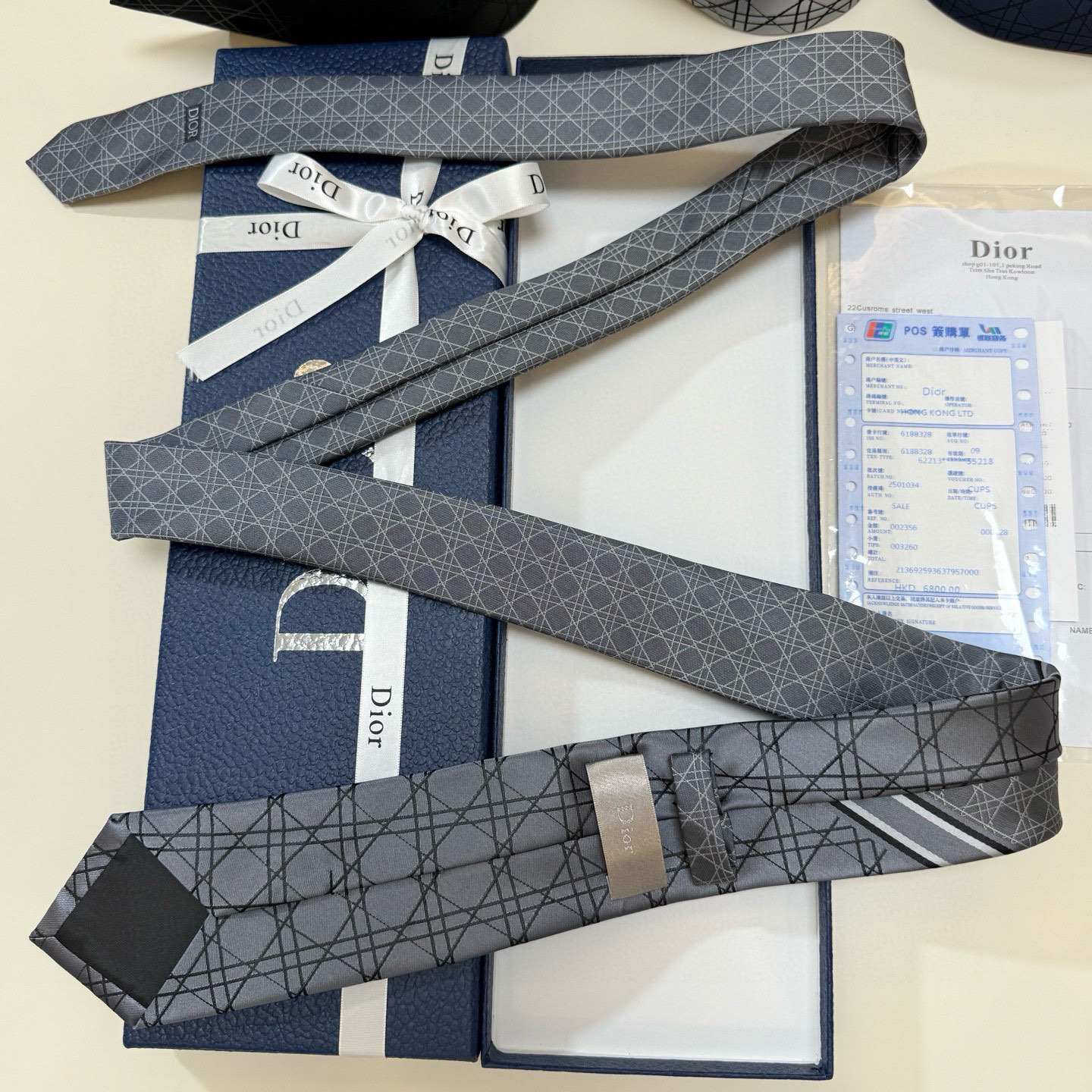 特价💰爆款到👏👏Do家新款领带💖💖 👔👔Dior男士【D藤格纹图案领带】，稀有😻😻展现精湛手工与时尚优雅