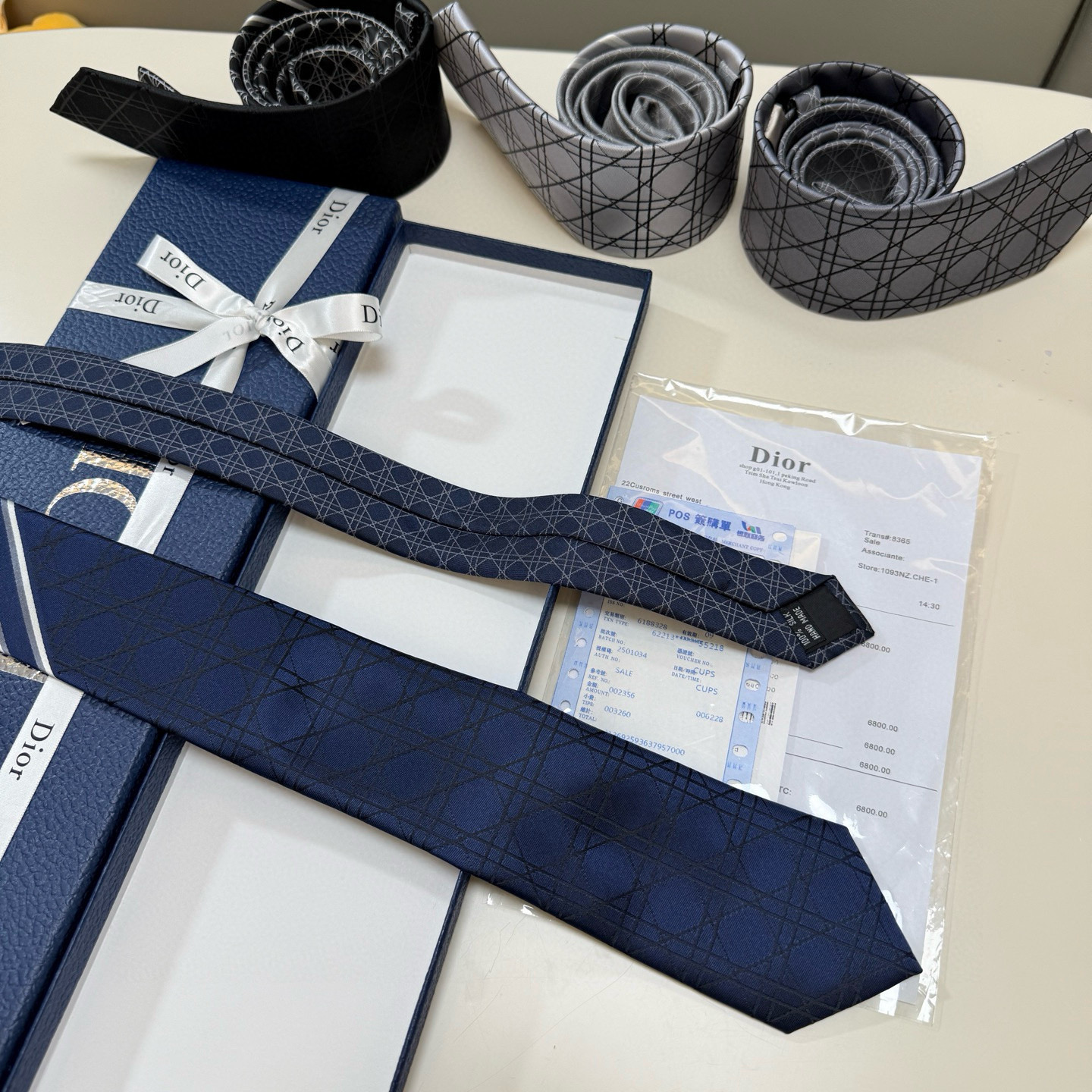 特价💰爆款到👏👏Do家新款领带💖💖 👔👔Dior男士【D藤格纹图案领带】，稀有😻😻展现精湛手工与时尚优雅