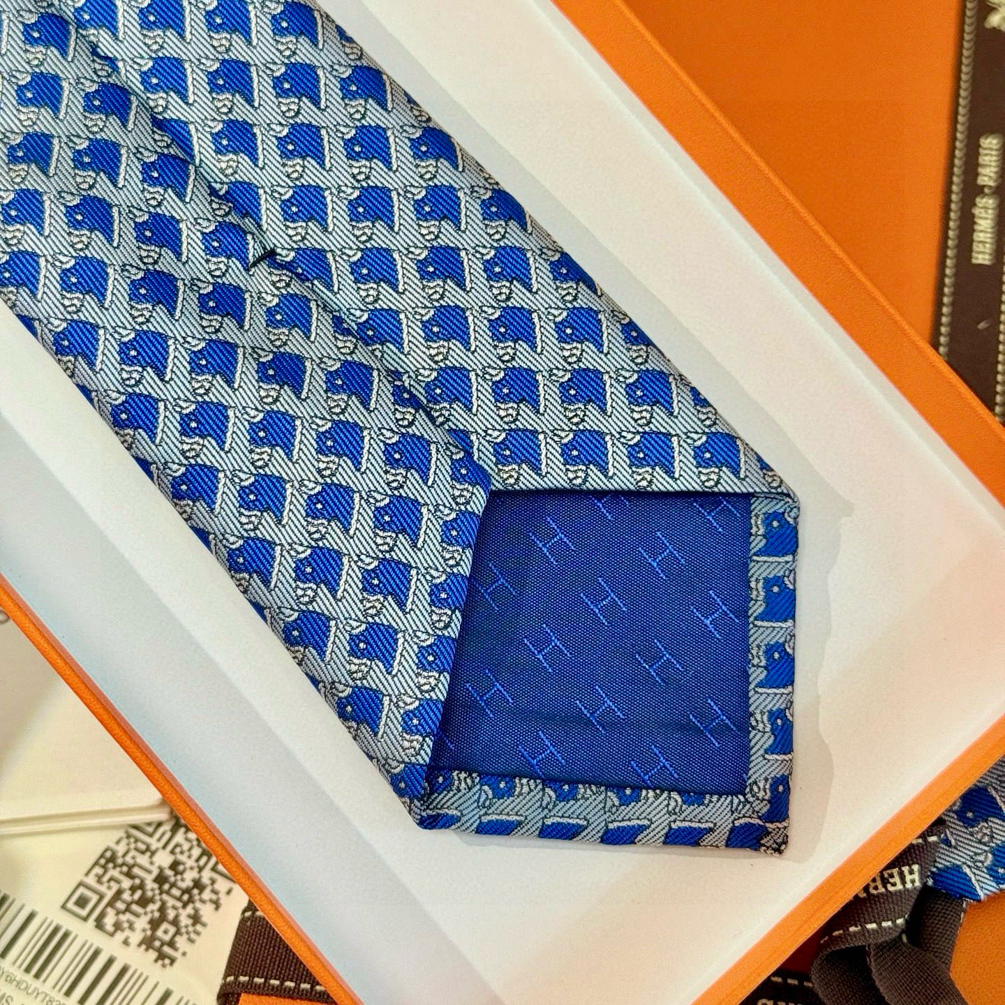 特价💰，马头男士领带👔👔，稀有爱马仕家每年都有一千条不同印花的领带面世，从最初的多以几何图案表现骑术活动