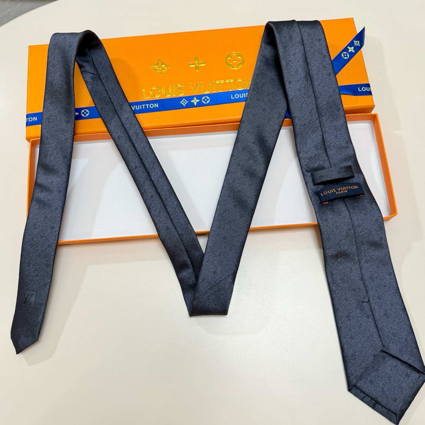 特价💰LV领带 ，路易威登经典领带👔男士必备单品超时尚！高端品质 版型面料都达到品牌标准，，难得的好款，