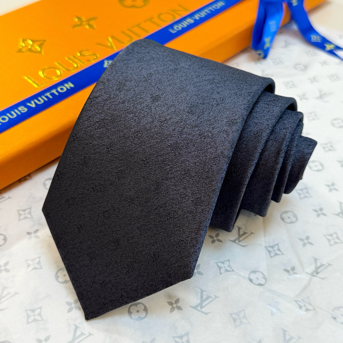 特价💰LV领带 ，路易威登经典领带👔男士必备单品超时尚！高端品质 版型面料都达到品牌标准，，难得的好款，