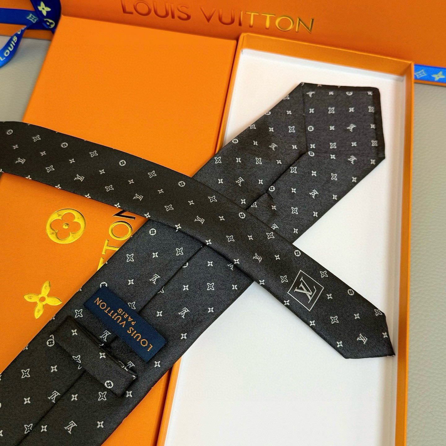 特价💰LV领带 ，路易威登经典领带👔男士必备单品超时尚！高端品质 版型面料都达到品牌标准，，难得的好款，