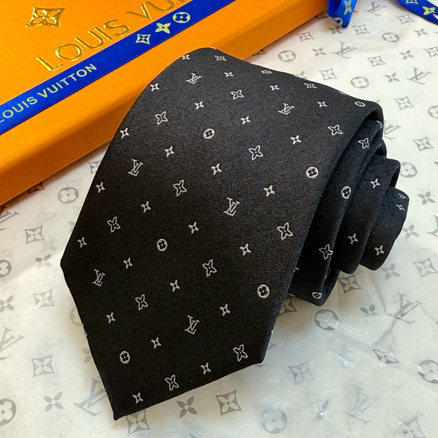 特价💰LV领带 ，路易威登经典领带👔男士必备单品超时尚！高端品质 版型面料都达到品牌标准，，难得的好款，