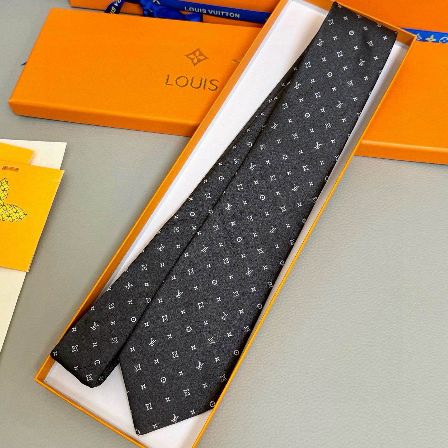 特价💰LV领带 ，路易威登经典领带👔男士必备单品超时尚！高端品质 版型面料都达到品牌标准，，难得的好款，