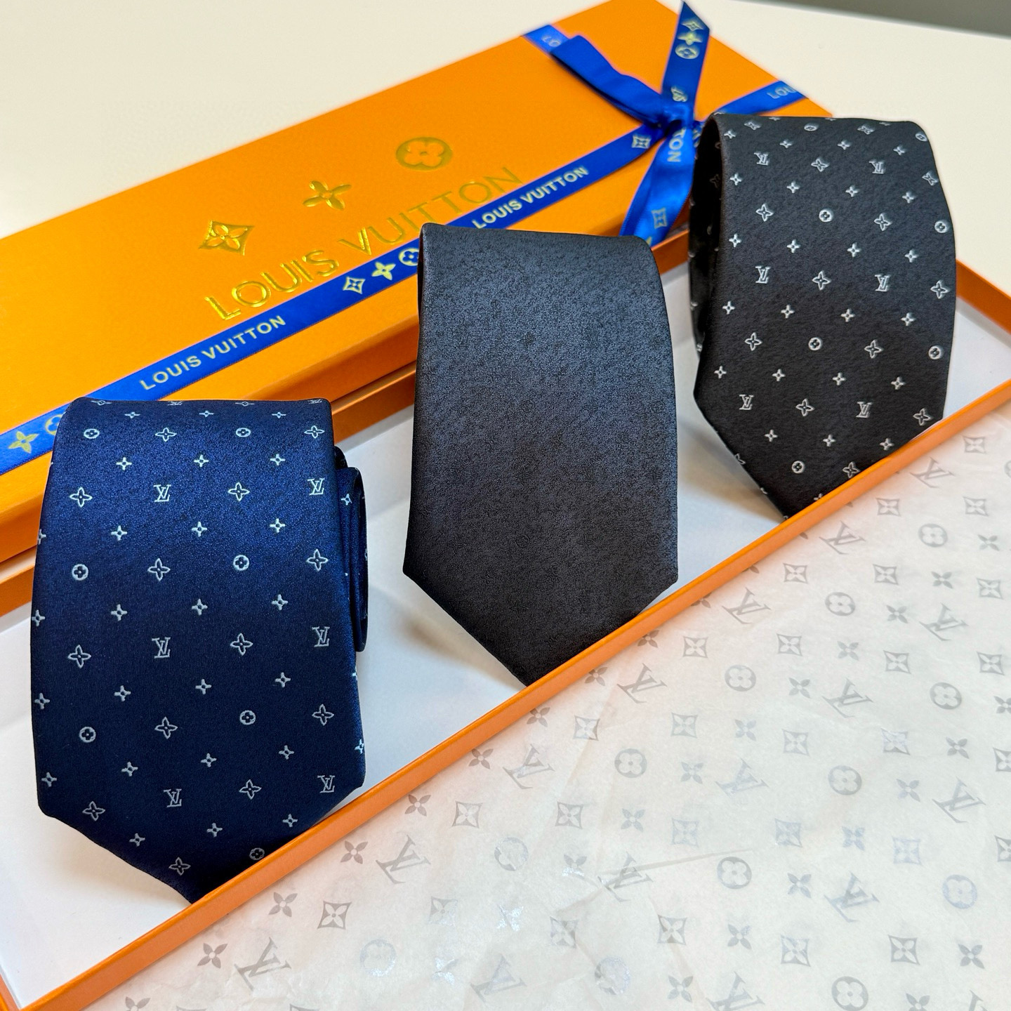 特价💰LV领带 ，路易威登经典领带👔男士必备单品超时尚！高端品质 版型面料都达到品牌标准，，难得的好款，