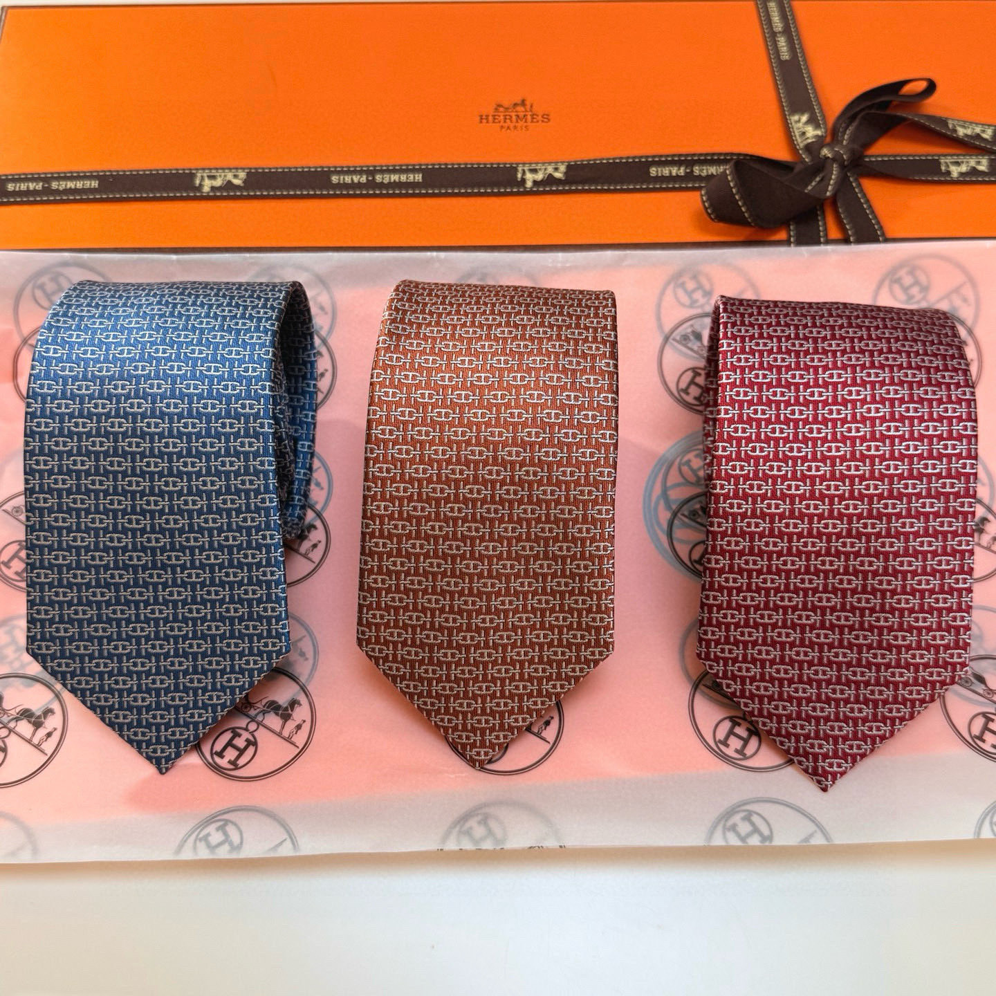 特价💰👨‍✈男士新款领带系列【H新型链条领带】👔👔，稀有H家每年都有一千条不同印花的领带面世，从最初的多