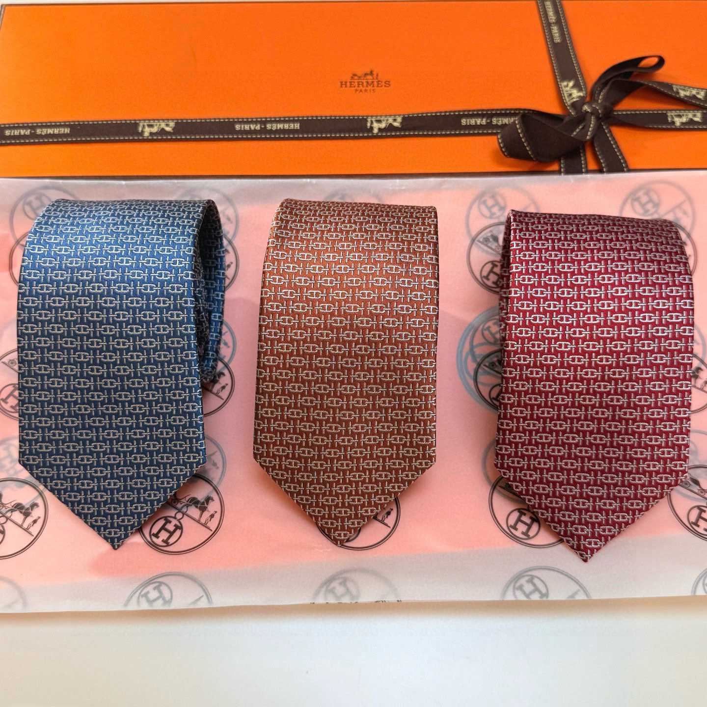 特价💰👨‍✈男士新款领带系列【H新型链条领带】👔👔，稀有H家每年都有一千条不同印花的领带面世，从最初的多