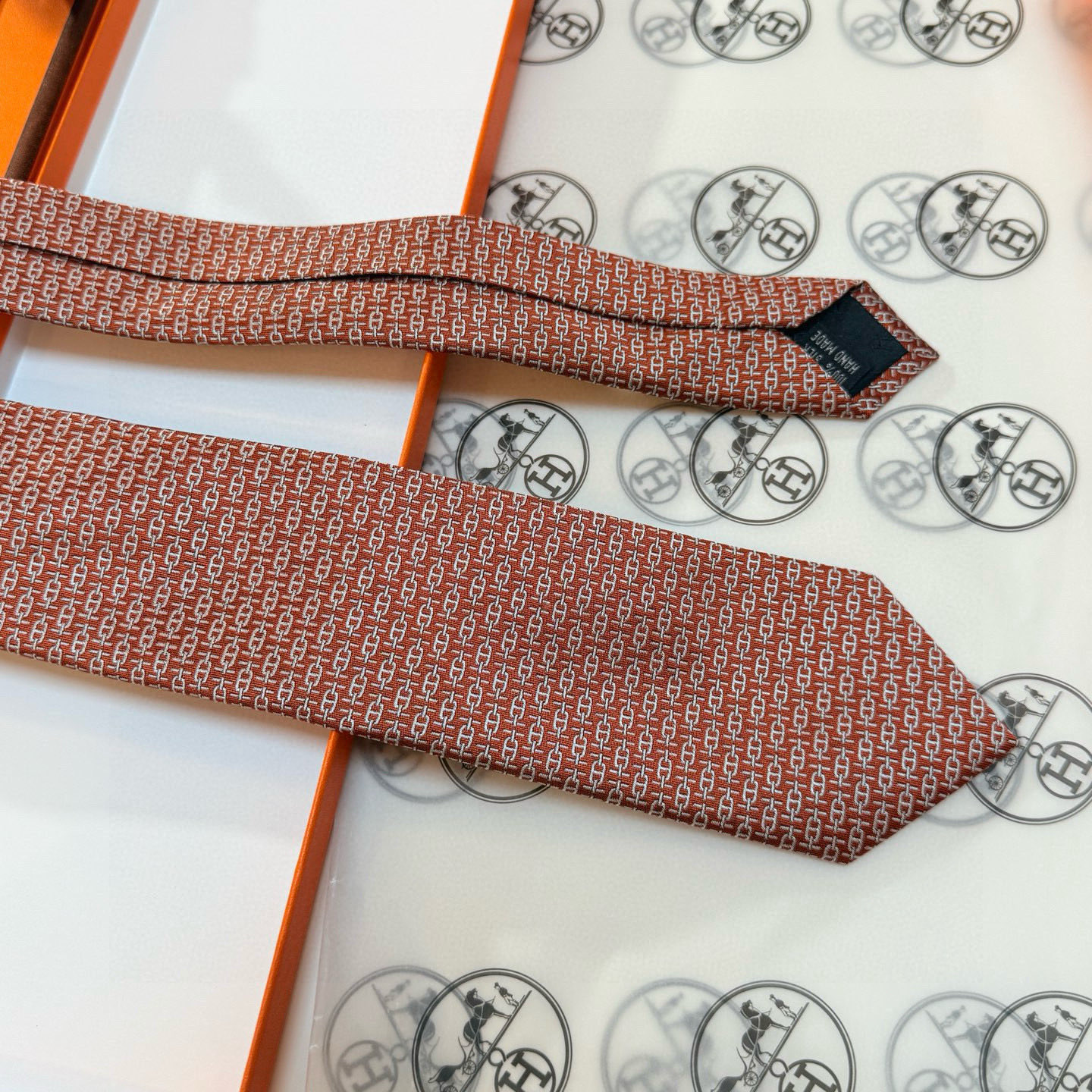 特价💰👨‍✈男士新款领带系列【H新型链条领带】👔👔，稀有H家每年都有一千条不同印花的领带面世，从最初的多