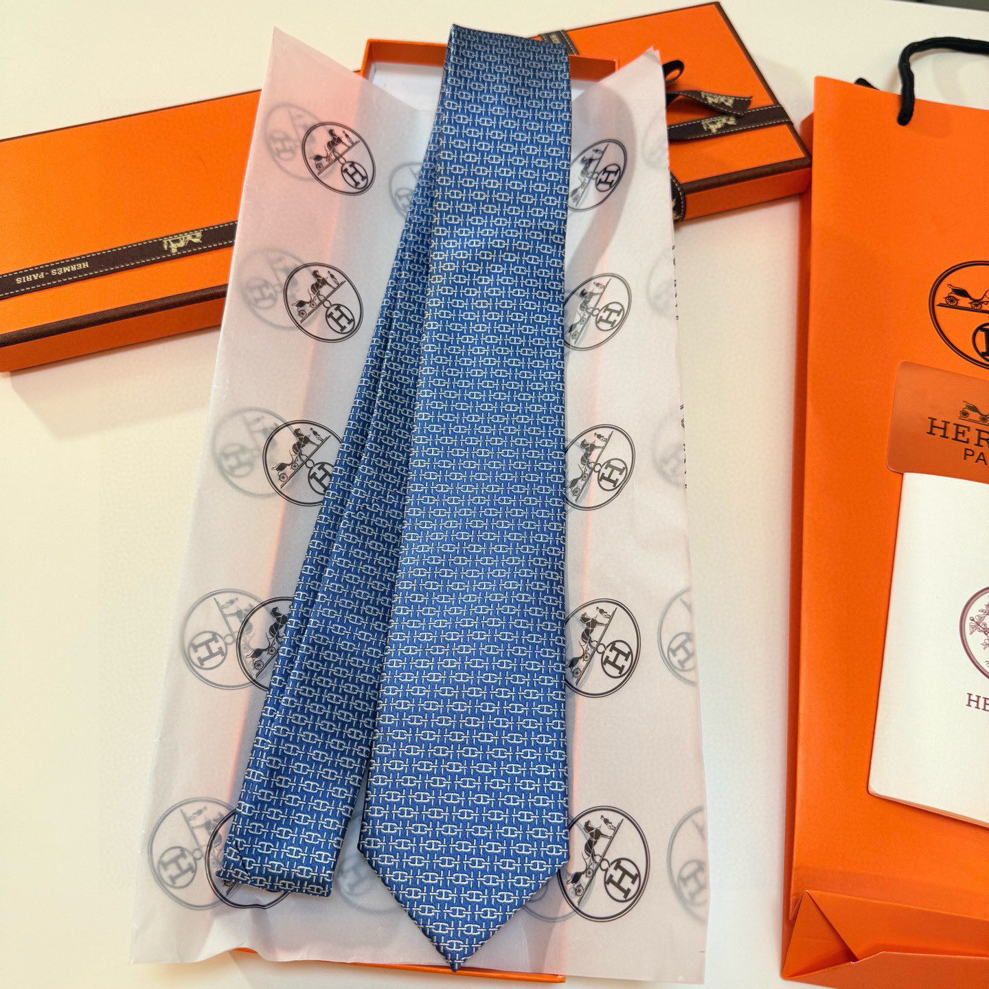 特价💰👨‍✈男士新款领带系列【H新型链条领带】👔👔，稀有H家每年都有一千条不同印花的领带面世，从最初的多
