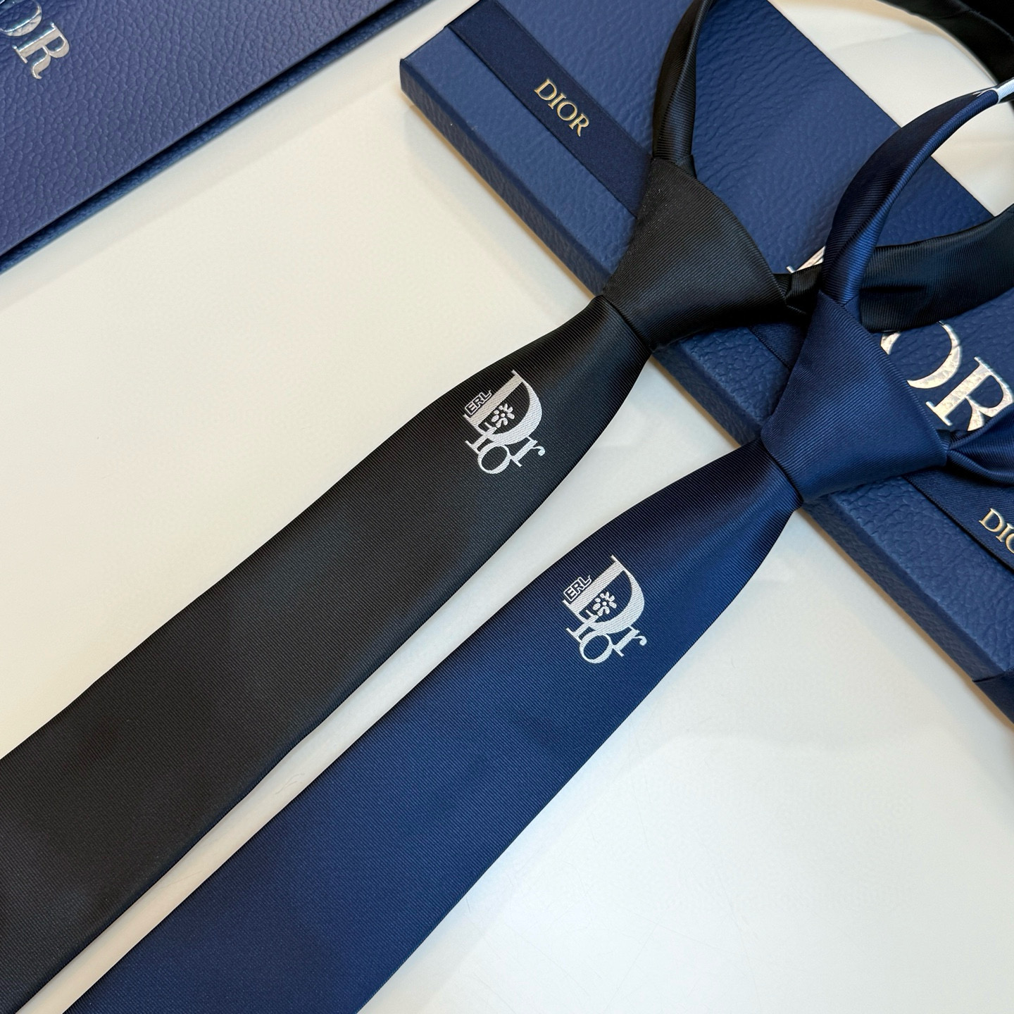 特价💰爆款到👏👏新款迪奥领带 👔👔Dior男士稀有😻😻展现精湛手工与时尚优雅的理想选择，这款采用DO家最