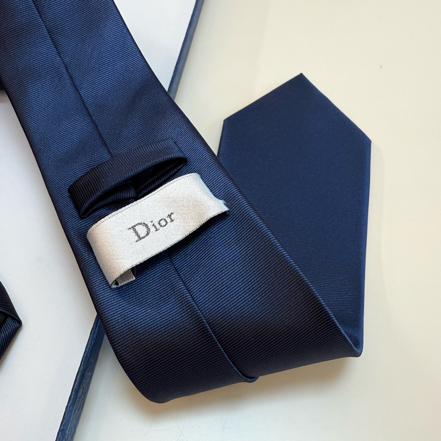 特价💰爆款到👏👏新款迪奥领带 👔👔Dior男士稀有😻😻展现精湛手工与时尚优雅的理想选择，这款采用DO家最