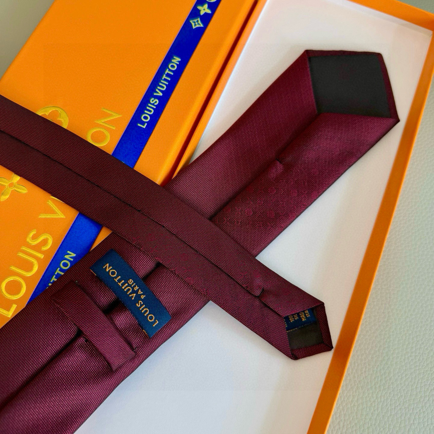 特价💰LV男士领带系列 渐变花纹领带👔👔，稀有😻😻展现精湛手工与时尚优雅的理想选择，此款Monogram