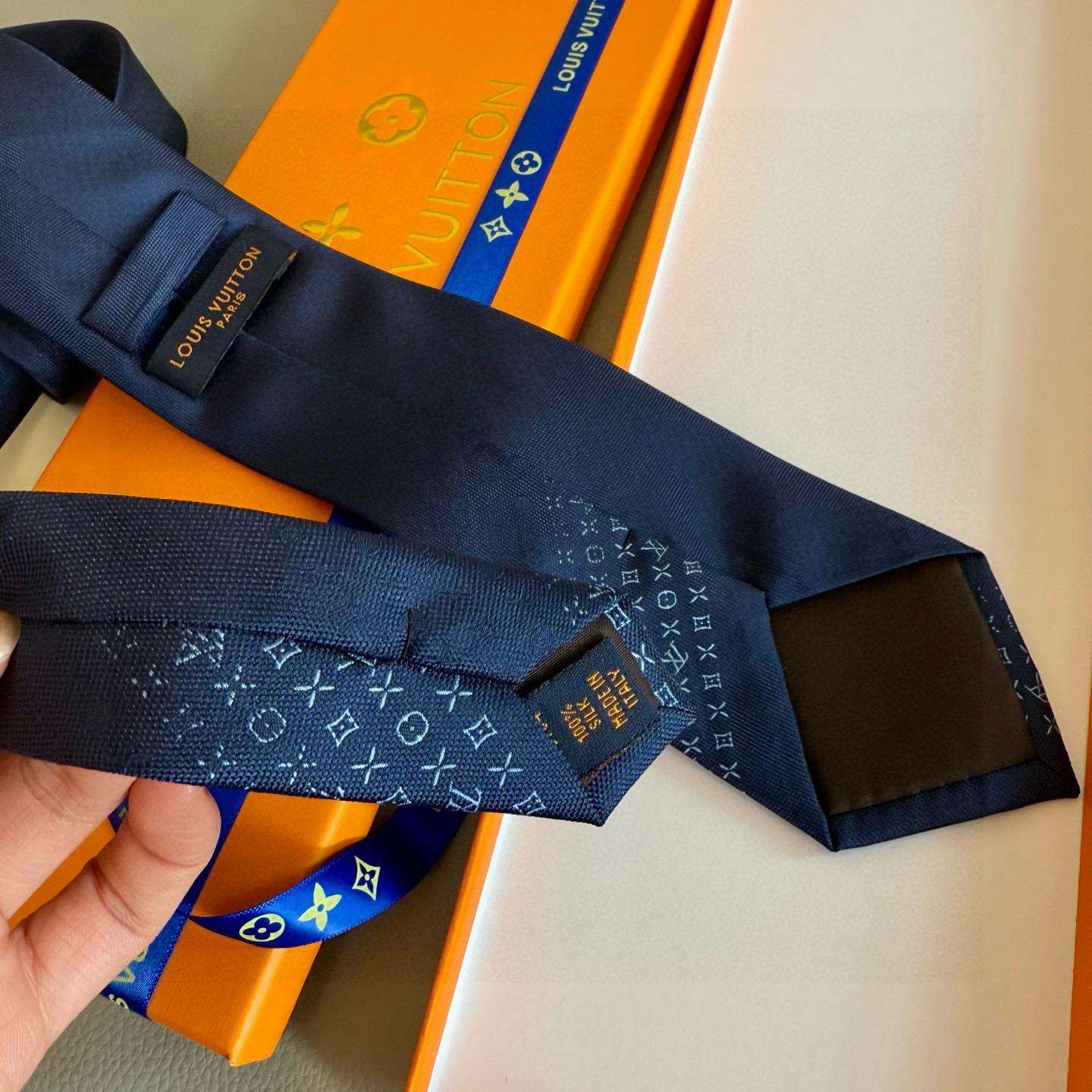 特价💰LV男士领带系列 渐变花纹领带👔👔，稀有😻😻展现精湛手工与时尚优雅的理想选择，此款Monogram