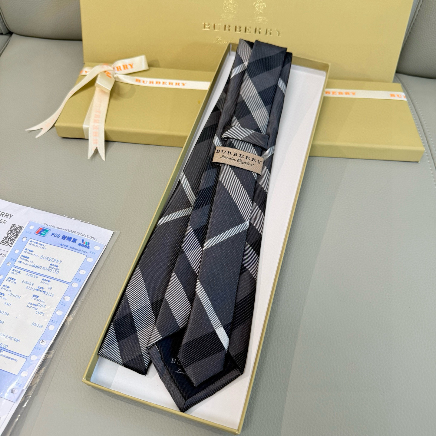 特价💰巴宝莉专柜同步领带‼️巴宝莉稀有😻😻展现精湛手工与时尚优雅的理想选择，这款采用B家最具标志性的Vi