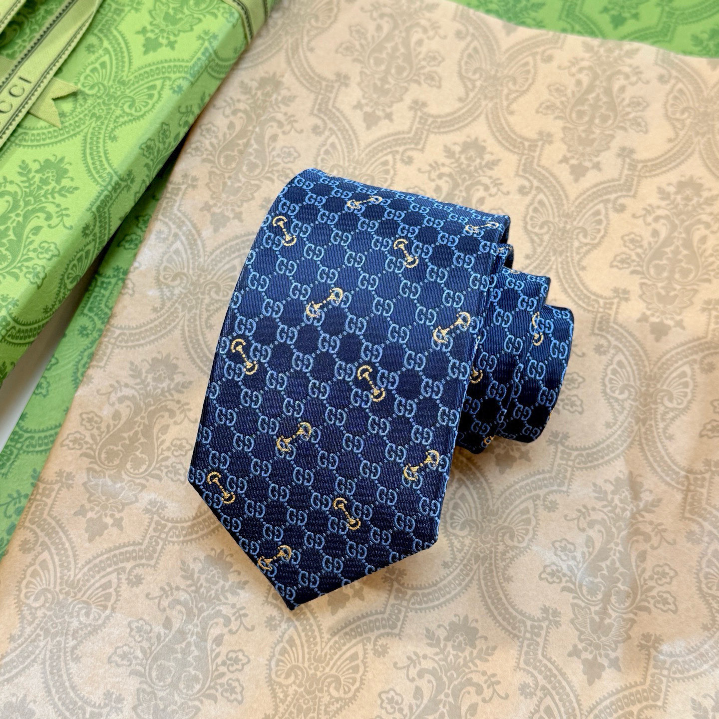 特价💰古奇男士领带系列【GG马衔扣真丝领带】👔👔，稀有🐝🐝展现精湛手工与时尚优雅的理想选择，这款领带将标