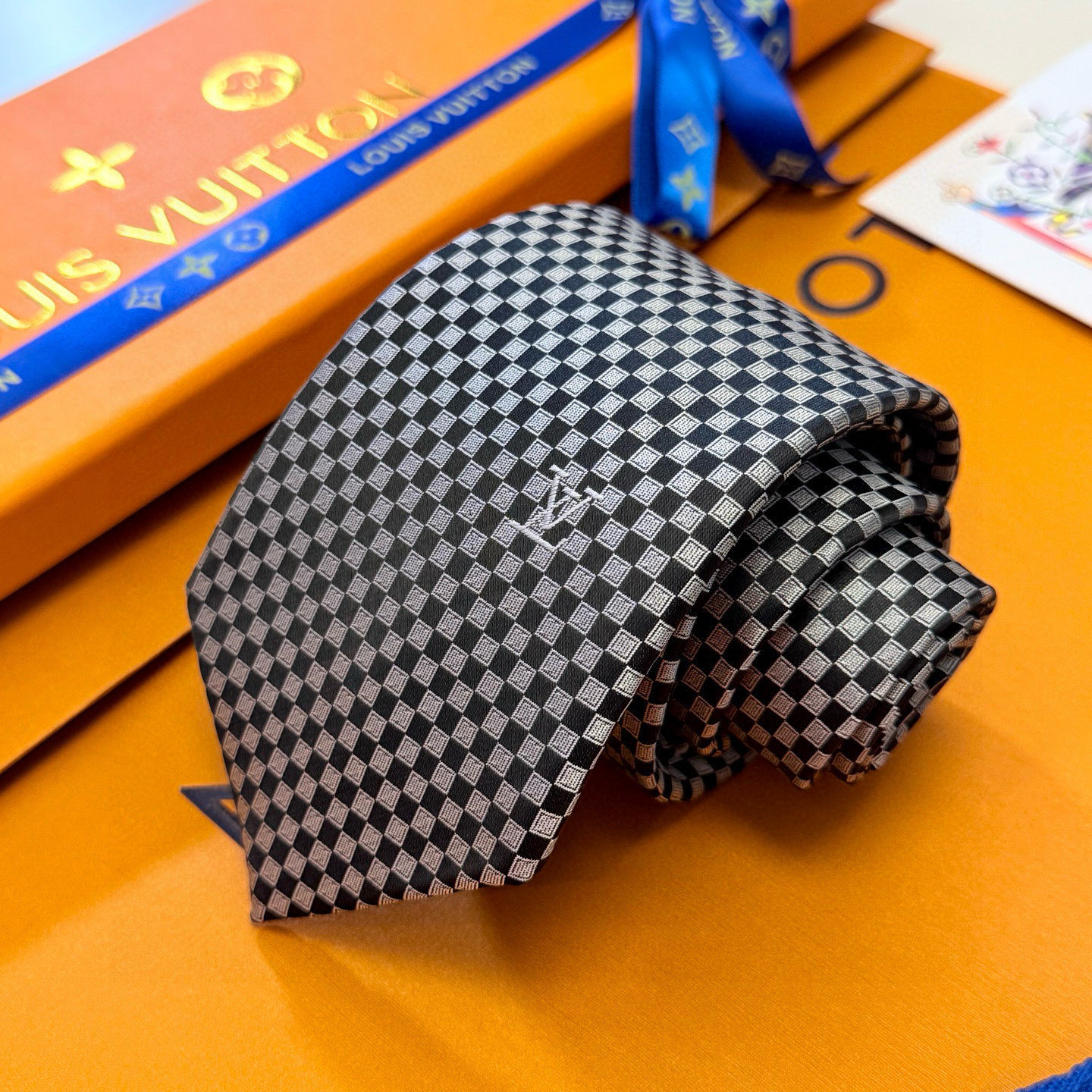 特价💰男士领带系列【L明暗格子领带】👔👔，稀有😻😻展现精湛手工与时尚优雅的理想选择，这款领带将标志性的D