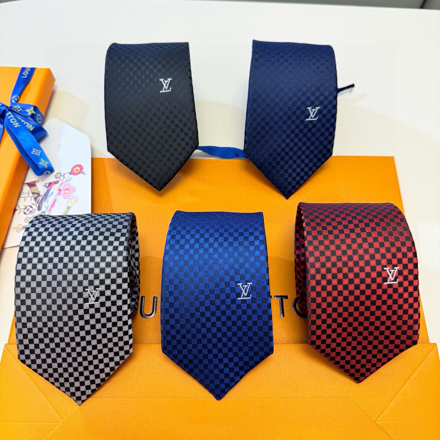 特价💰男士领带系列【L明暗格子领带】👔👔，稀有😻😻展现精湛手工与时尚优雅的理想选择，这款领带将标志性的D