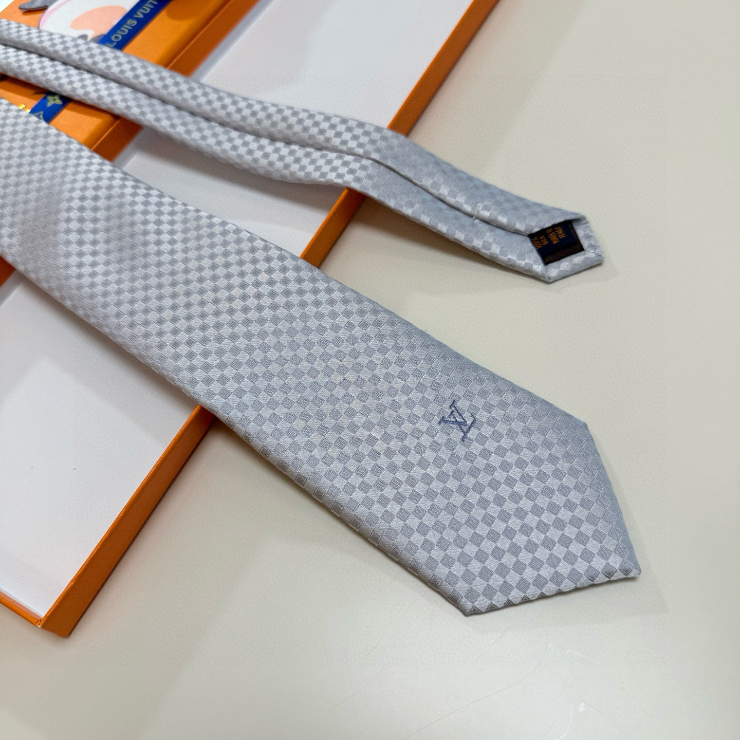 特价💰男士领带系列【L明暗格子领带】👔👔，稀有😻😻展现精湛手工与时尚优雅的理想选择，这款领带将标志性的D