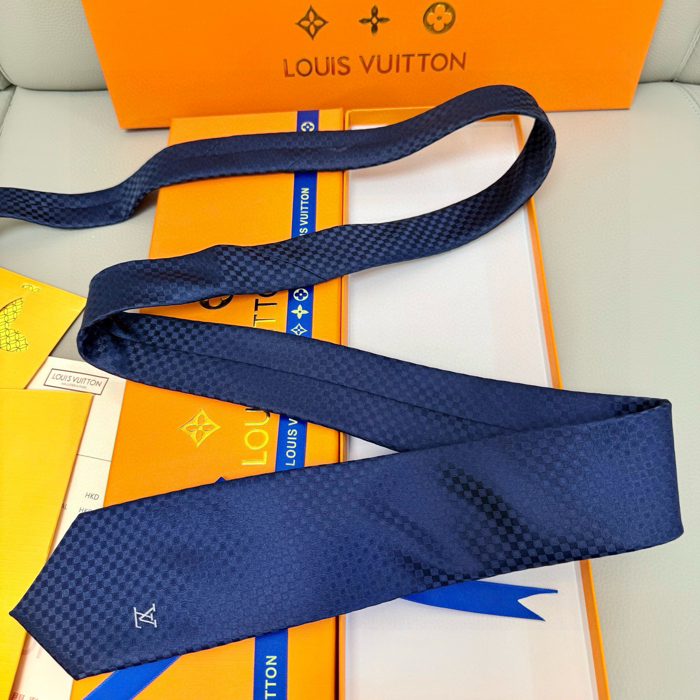 特价💰男士领带系列【L明暗格子领带】👔👔，稀有😻😻展现精湛手工与时尚优雅的理想选择，这款领带将标志性的D