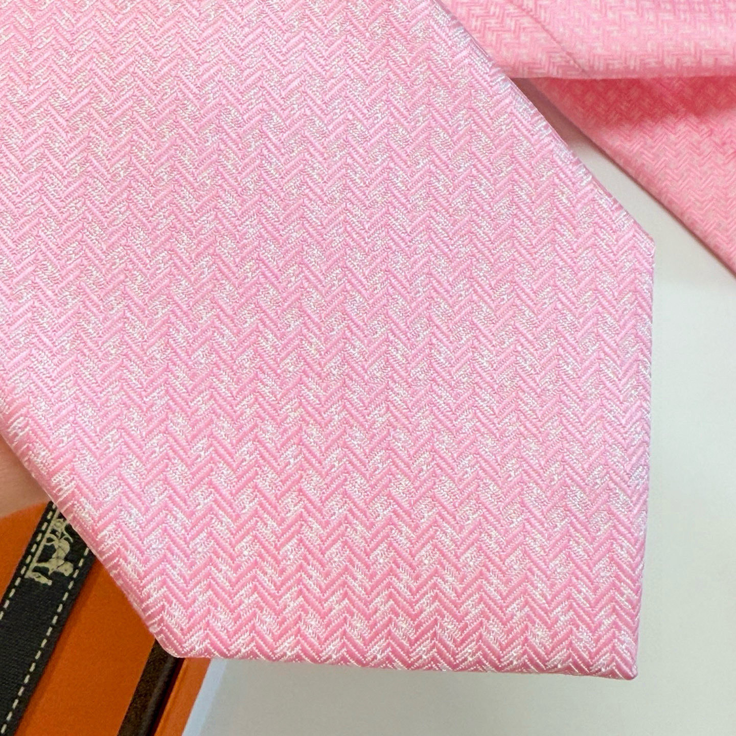 特价💰男士新款领带系列【小H字母领带】👔👔，稀有H家每年都有一千条不同印花的领带面世，从最初的多以几何图