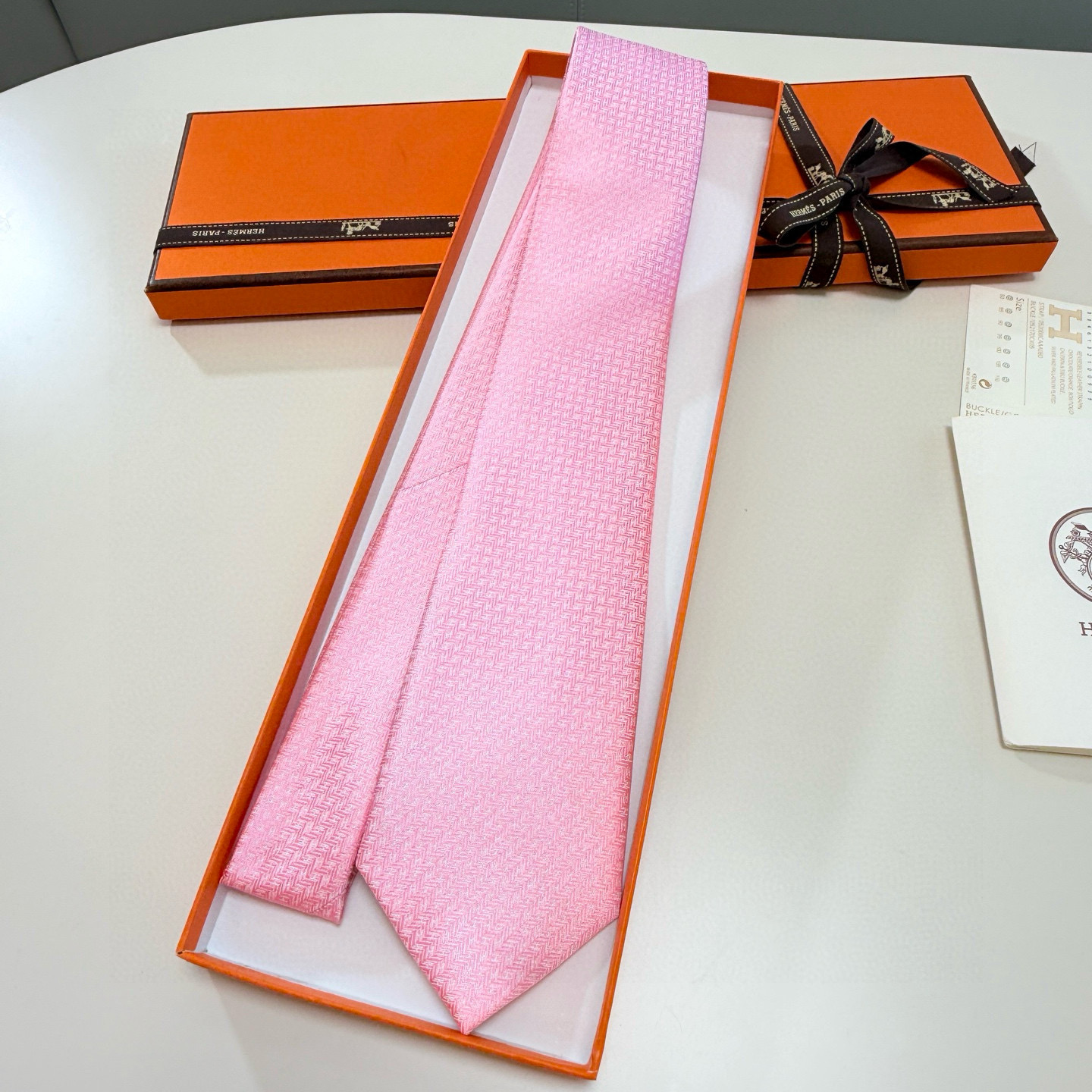 特价💰男士新款领带系列【小H字母领带】👔👔，稀有H家每年都有一千条不同印花的领带面世，从最初的多以几何图