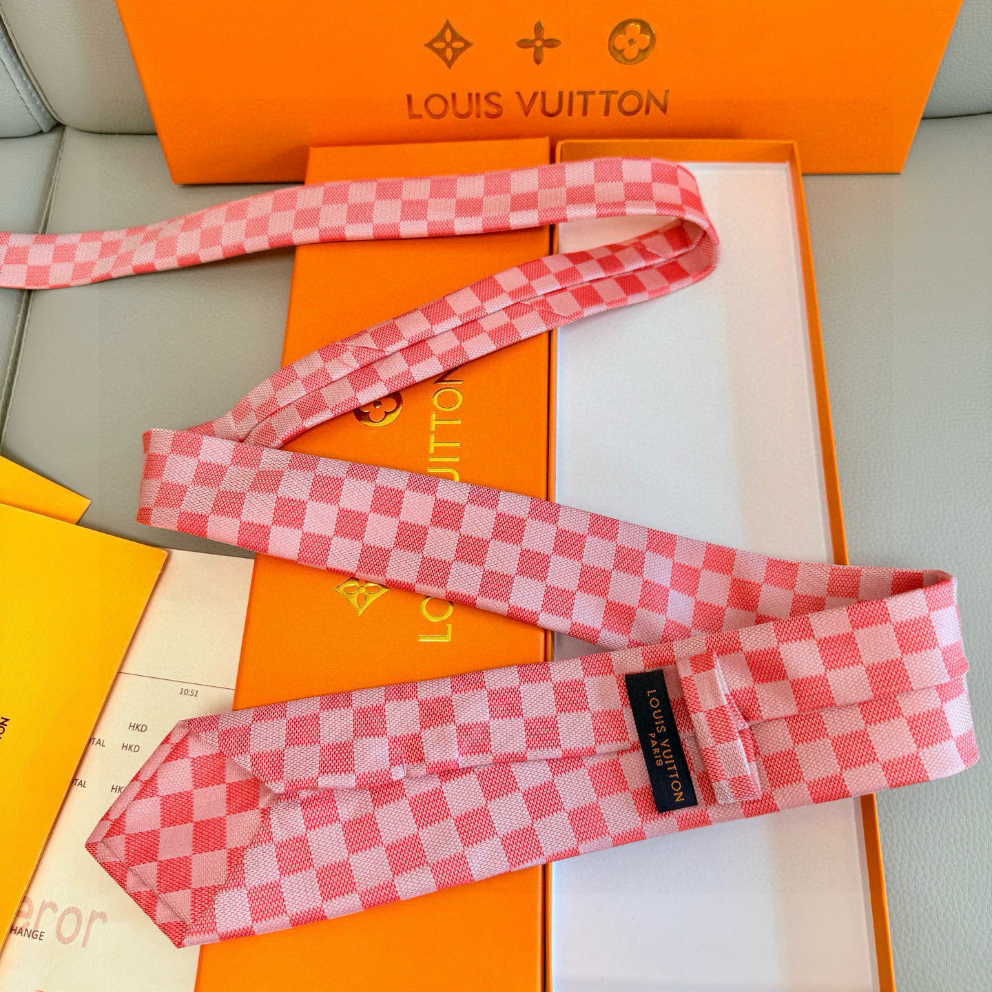 特价💰男士领带系列 LV棋盘格领带👔👔，稀有😻😻展现精湛手工与时尚优雅的理想选择，这款领带将标志性的路易