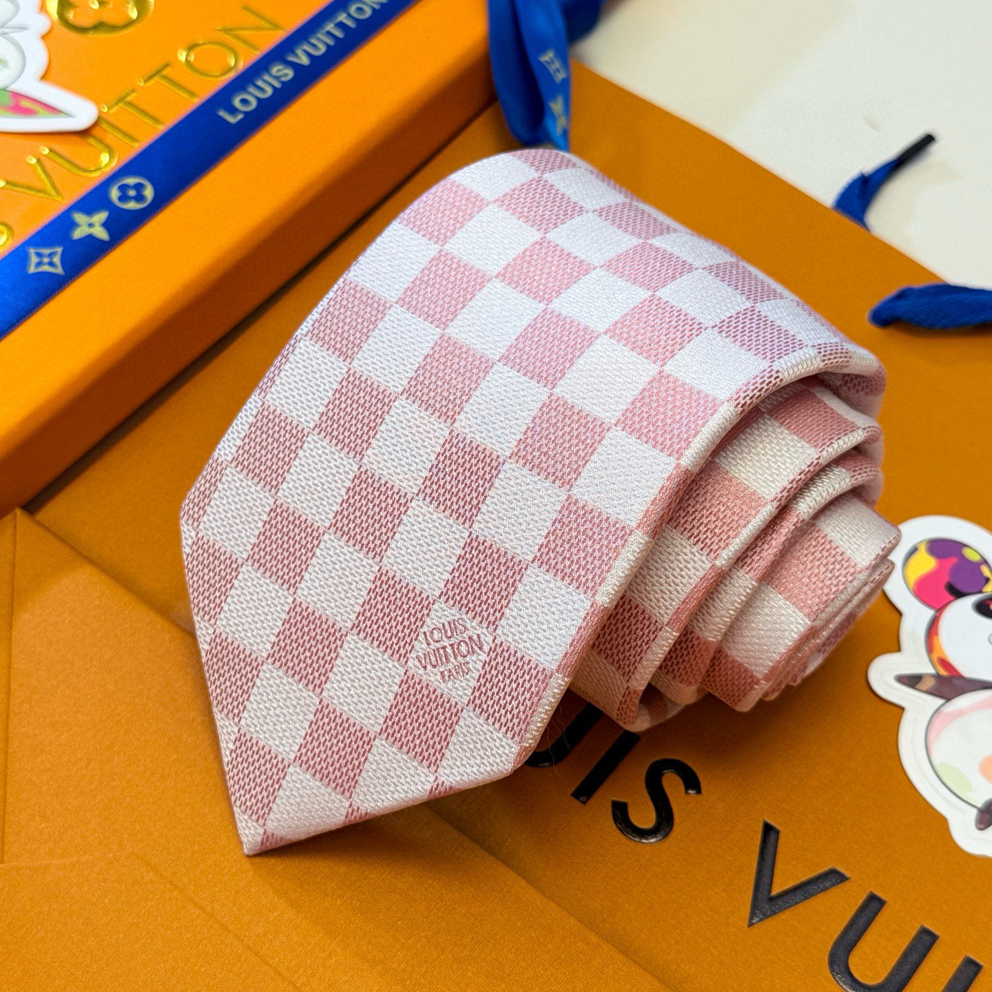 特价💰男士领带系列 LV棋盘格领带👔👔，稀有😻😻展现精湛手工与时尚优雅的理想选择，这款领带将标志性的路易