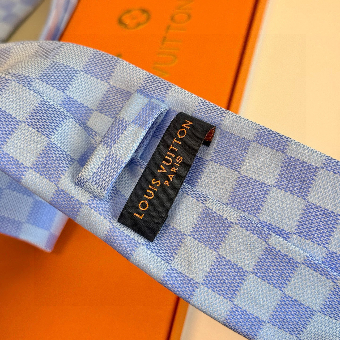 特价💰男士领带系列 LV棋盘格领带👔👔，稀有😻😻展现精湛手工与时尚优雅的理想选择，这款领带将标志性的路易