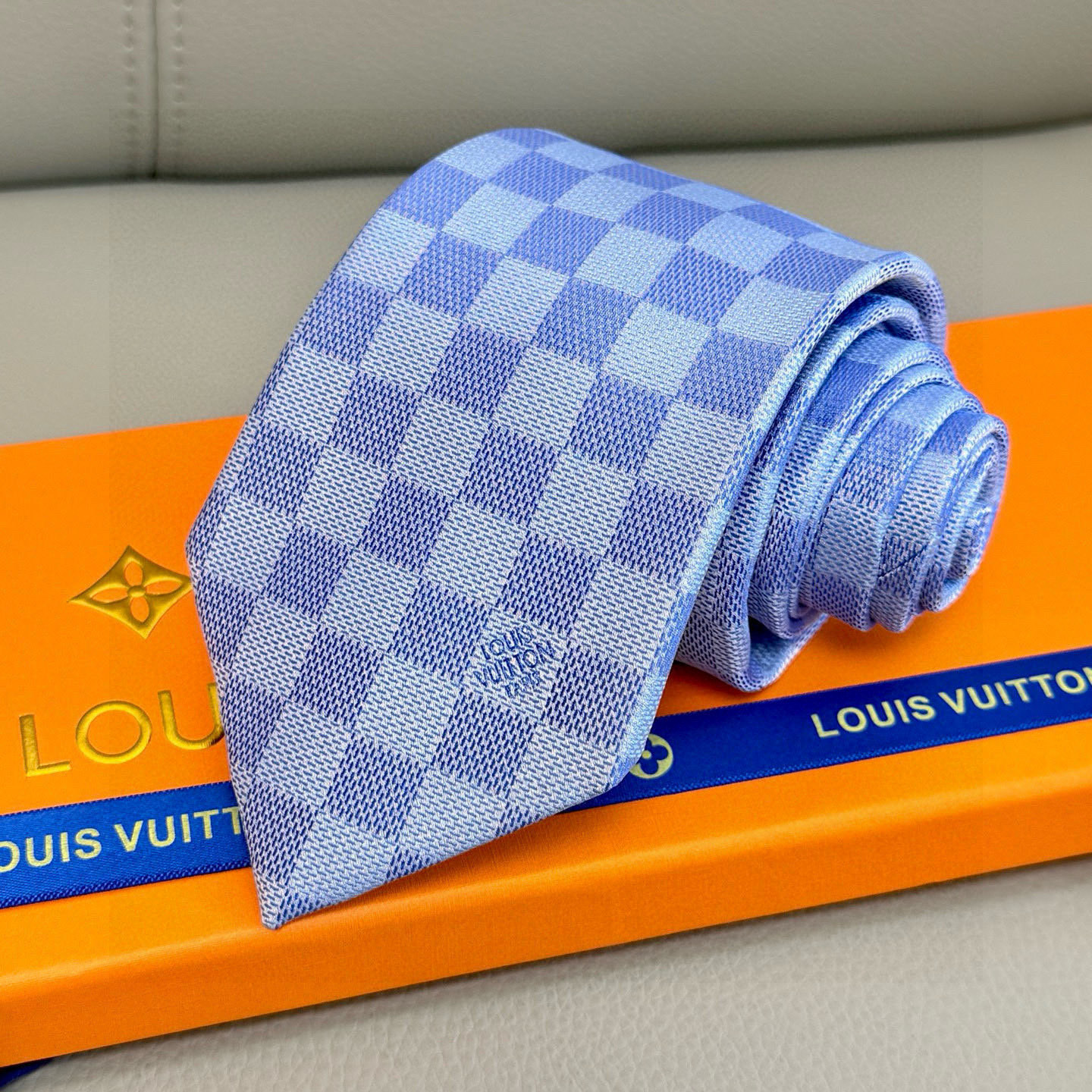 特价💰男士领带系列 LV棋盘格领带👔👔，稀有😻😻展现精湛手工与时尚优雅的理想选择，这款领带将标志性的路易