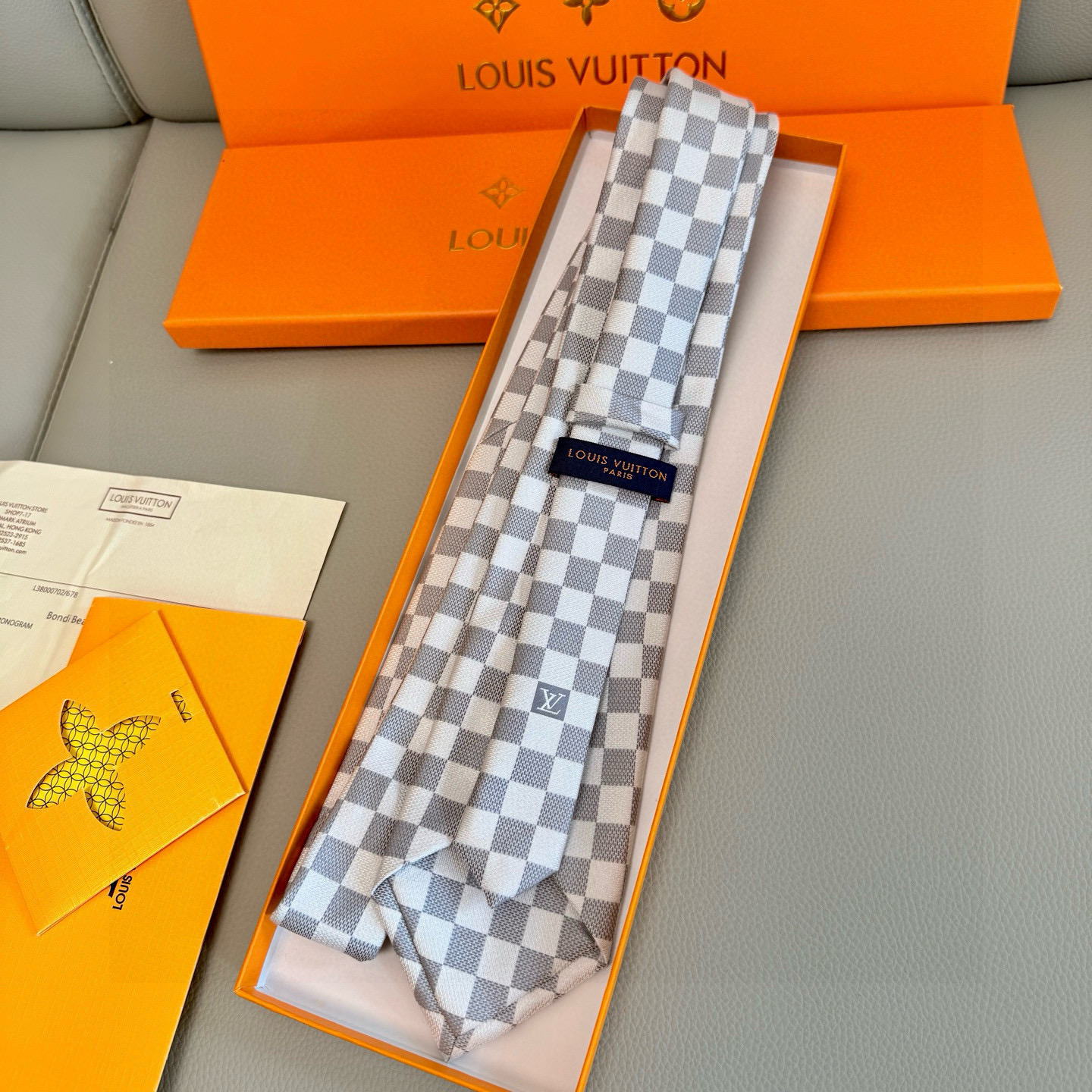 特价💰男士领带系列 LV棋盘格领带👔👔，稀有😻😻展现精湛手工与时尚优雅的理想选择，这款领带将标志性的路易
