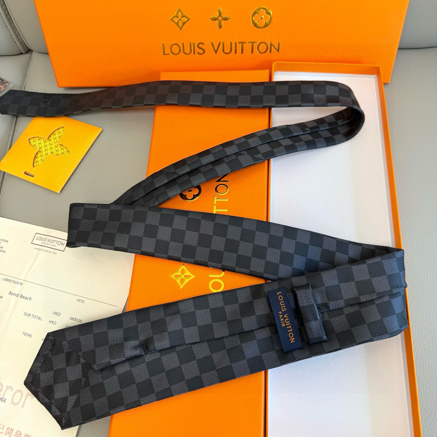 特价💰男士领带系列 LV棋盘格领带👔👔，稀有😻😻展现精湛手工与时尚优雅的理想选择，这款领带将标志性的路易