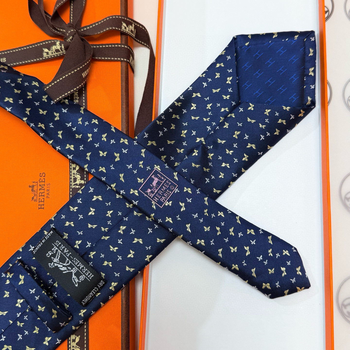 特价💰男士新款领带系列【H蝴蝶图案领带】👔👔，稀有H家每年都有一千条不同印花的领带面世，从最初的多以几何