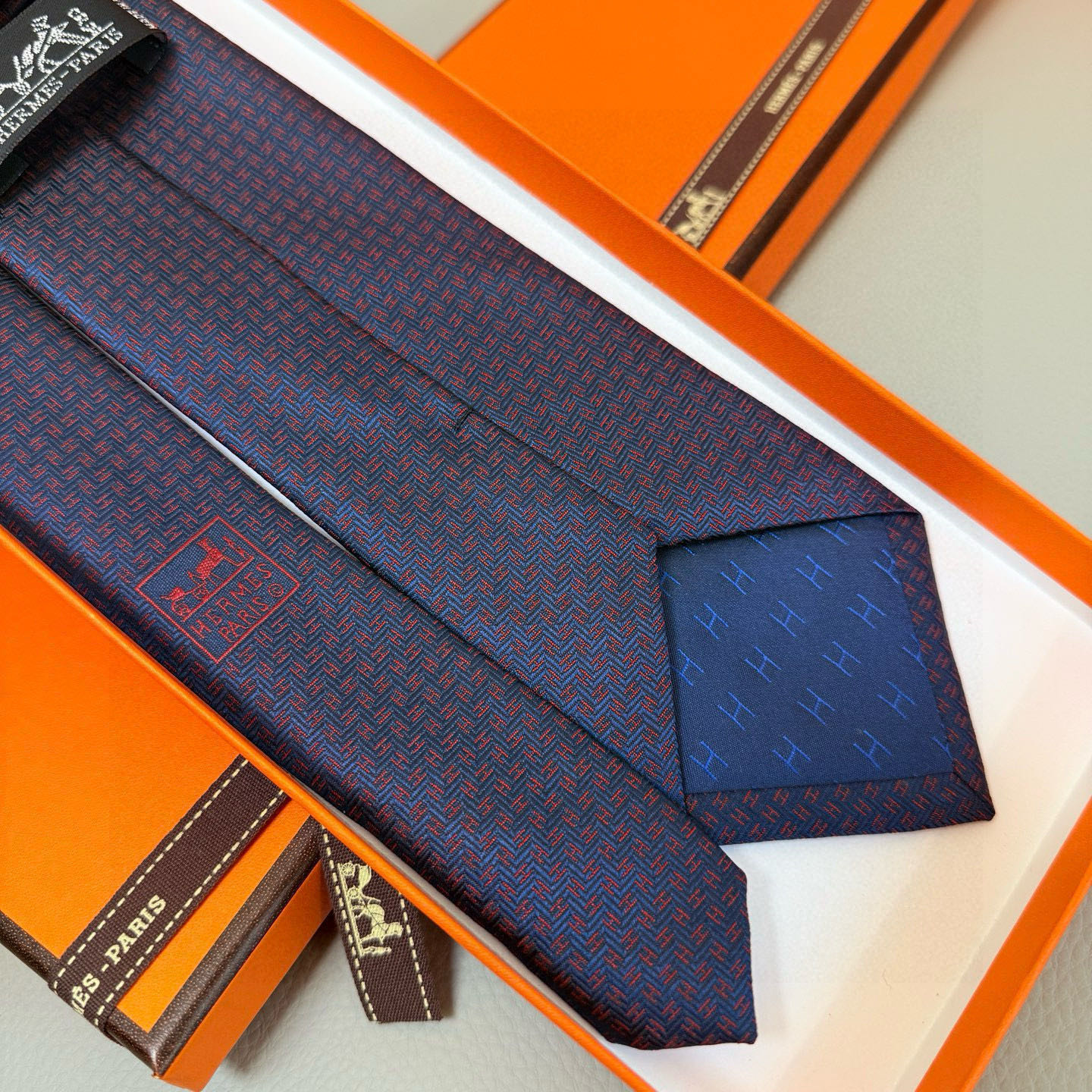 特价💰男士新款领带系列【小H字母领带】👔👔，稀有H家每年都有一千条不同印花的领带面世，从最初的多以几何图